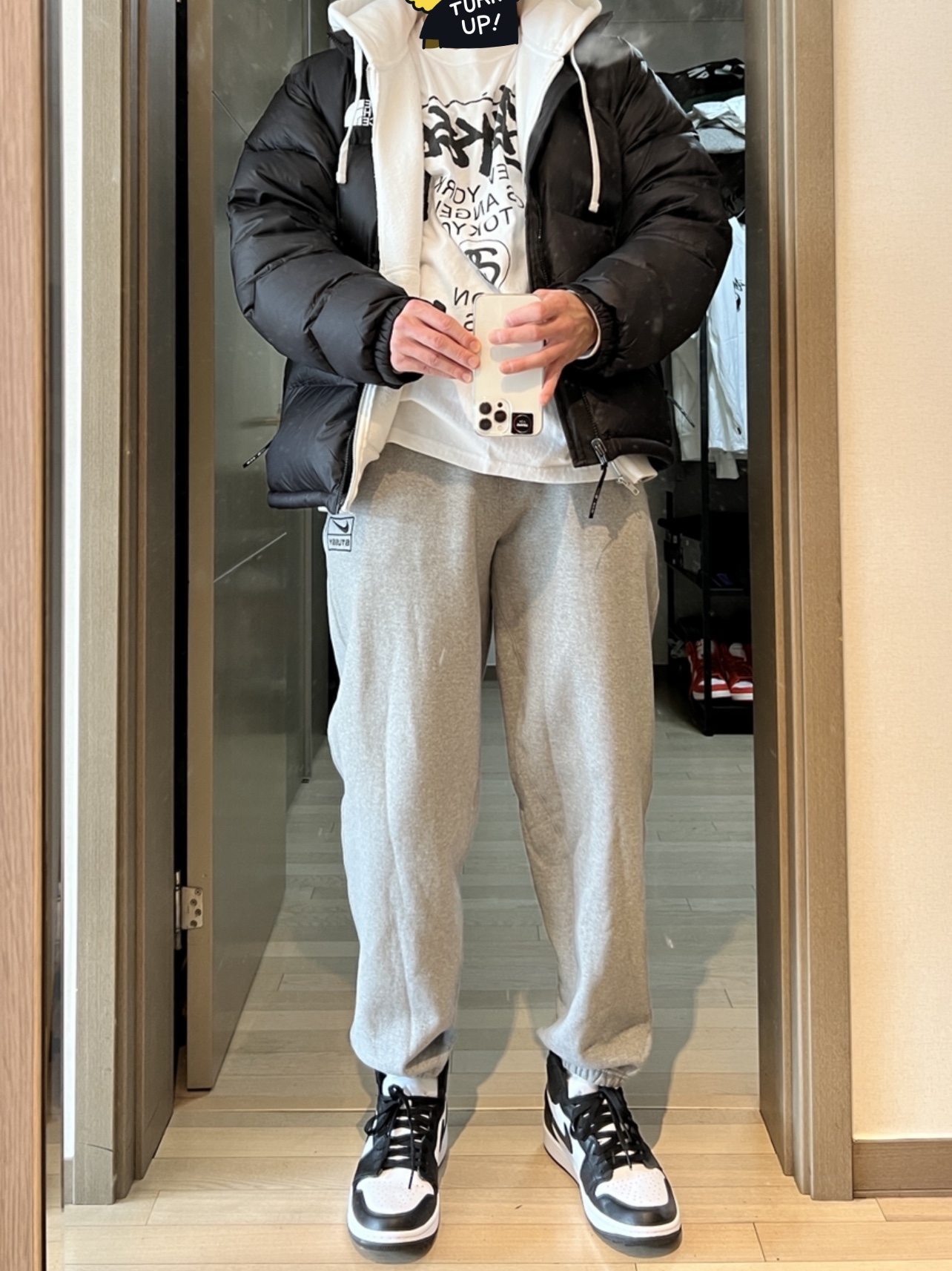 Jordan 1 High Golf White Black, Nike x Stussy NRG RA Fleece Pants Dark Grey Heather (DJ9490-063) 착용 스타일