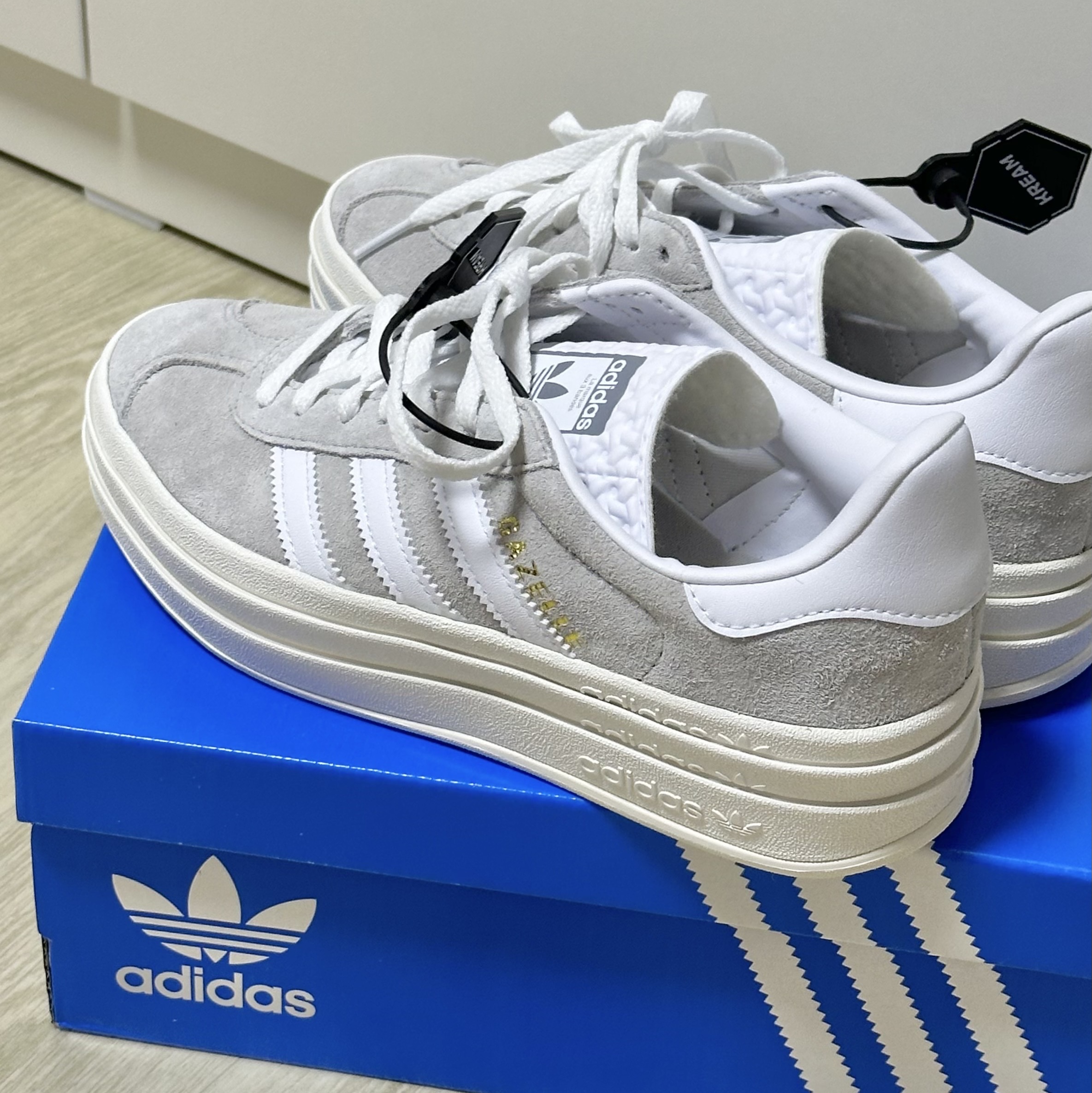(W) Adidas Gazelle Bold Grey Cloud White 착용 스타일
