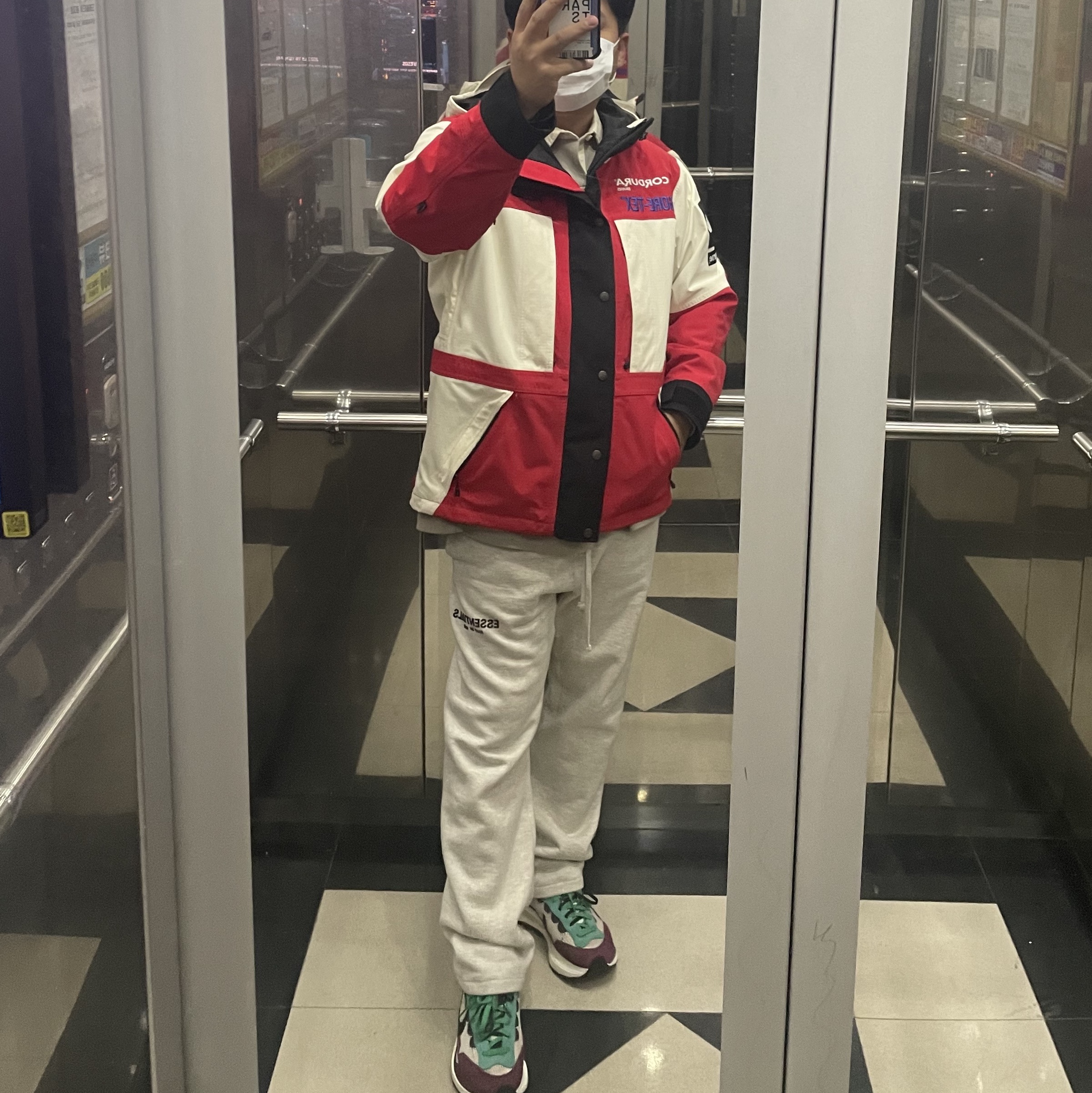 Nike x Sacai VaporWaffle String & Black Villain Red, Essentials 1977 Henley Rugby Long Sleeve Polo Smoke - 22FW 착용 스타일