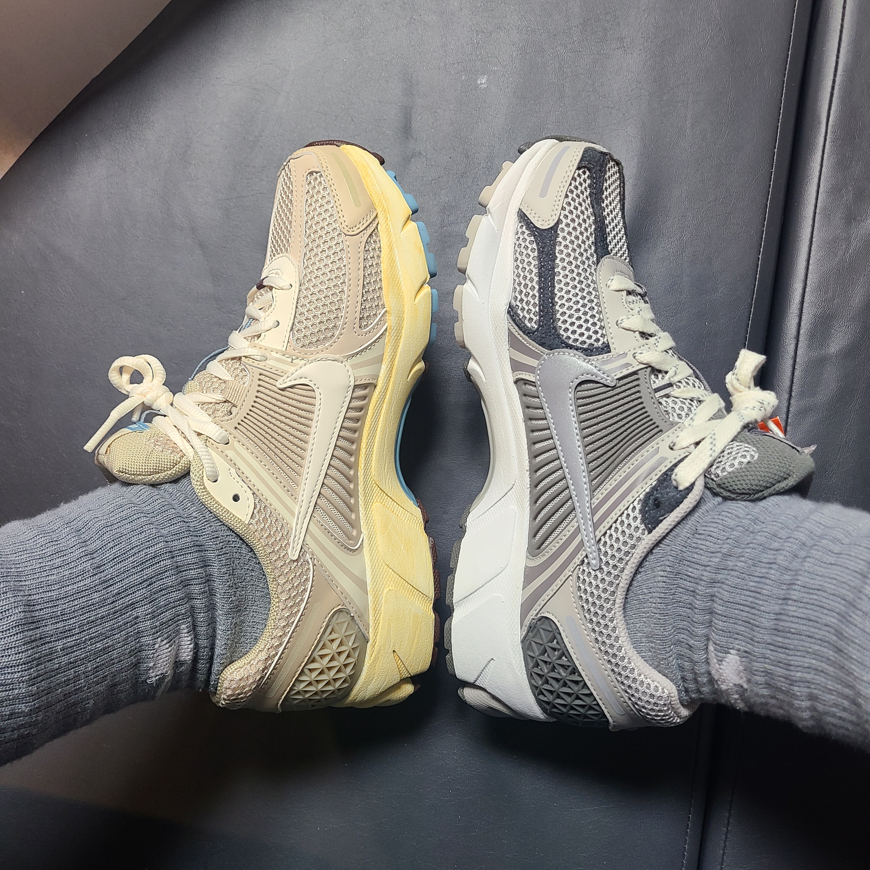 Nike Zoom Vomero 5 PRM Light Iron Ore and Flat Fewter, (W) Nike Zoom Vomero 5 Oatmeal 착용 스타일 - 2