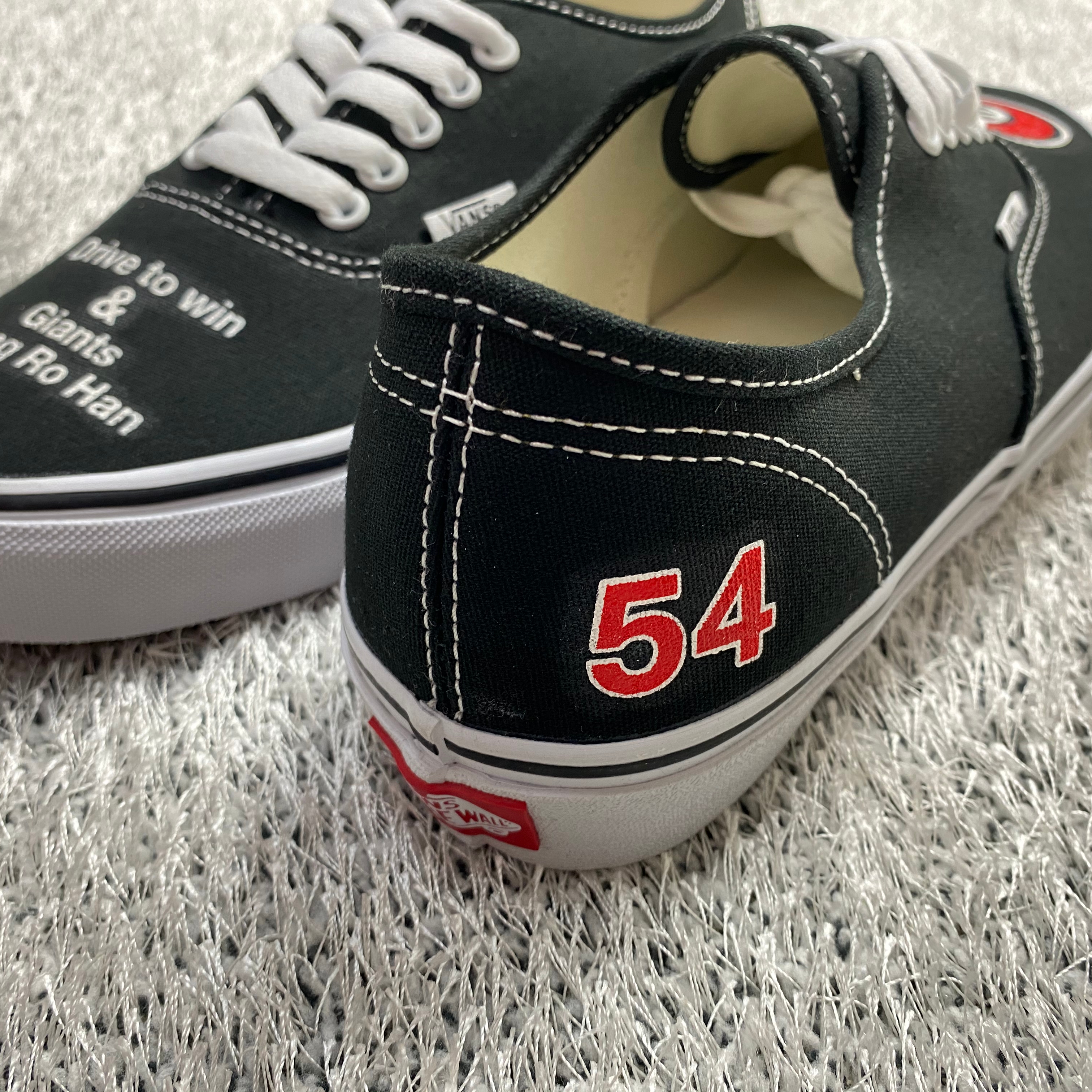 Vans Vault OG Authentic LX Black, Vans Vault OG Authentic LX Red 착용 스타일 - 3