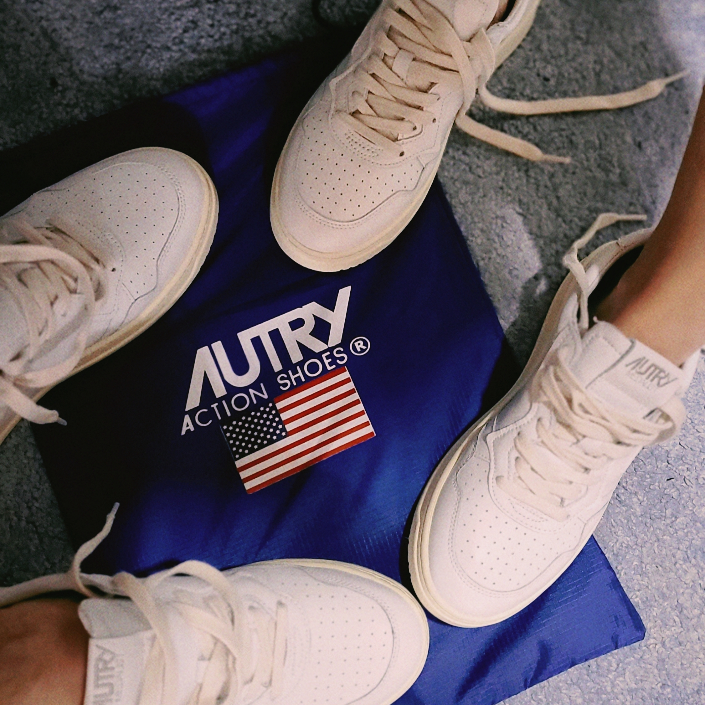 (W) Autry Medalist Low Leather Sneakers White 착용 스타일