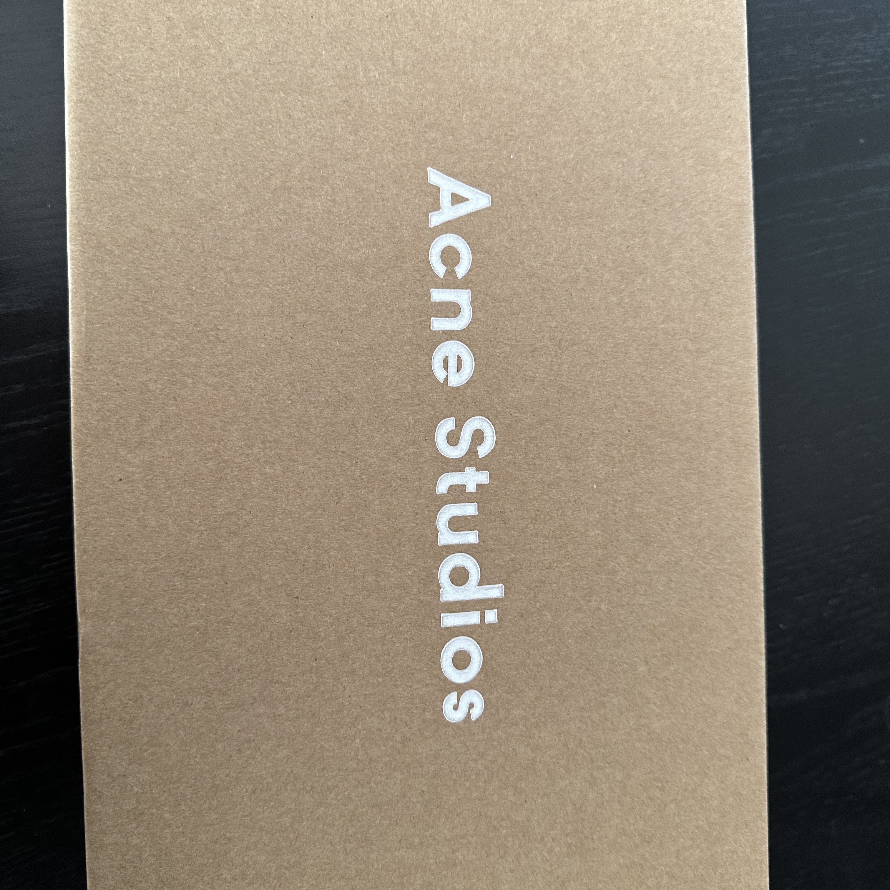 Acne Studios Face Logo Beanie Black Yellow 착용 스타일 - 1