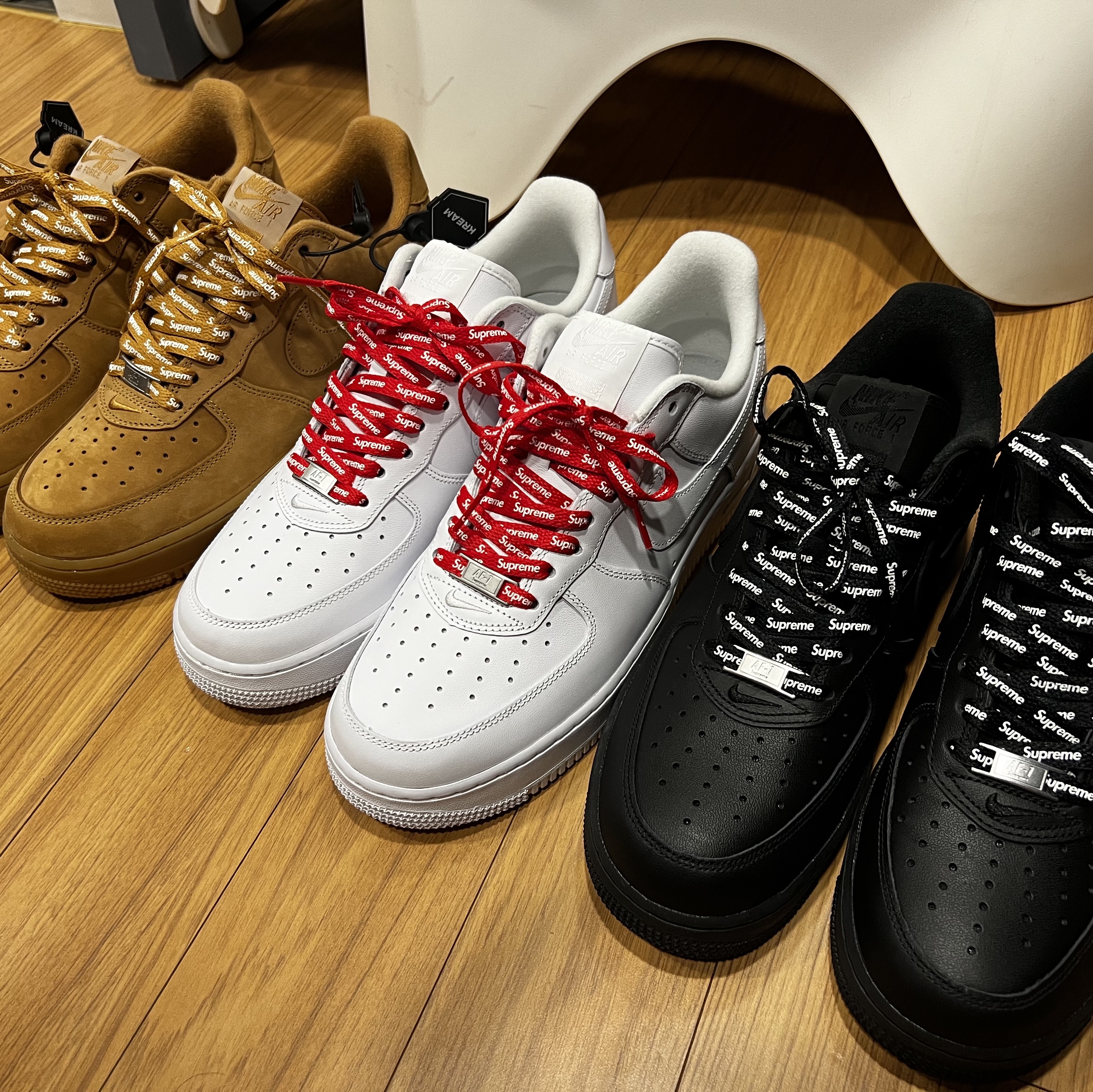 Nike x Supreme Air Force 1 Low Black, Nike x Supreme Air Force 1 Low White 착용 스타일