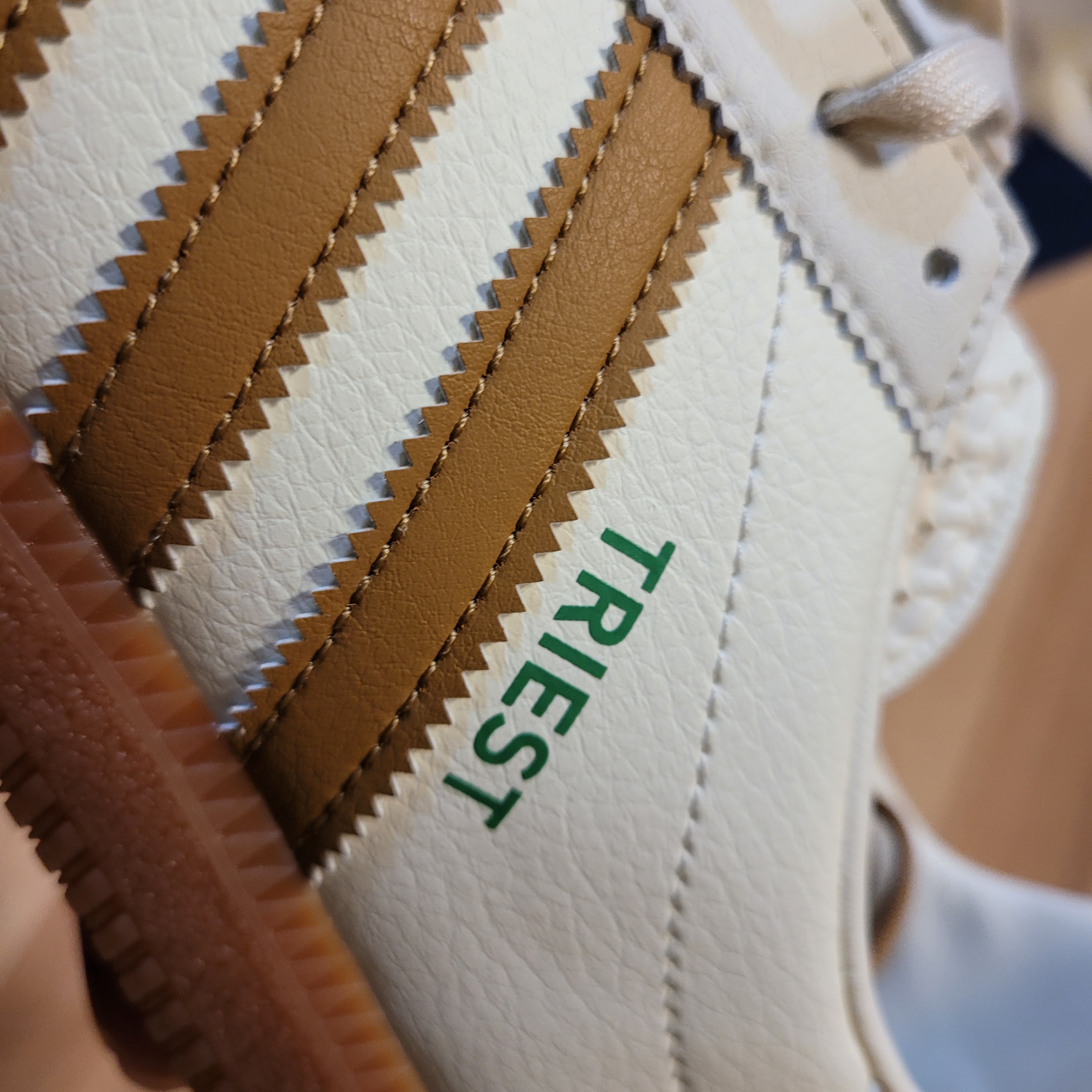 Adidas City Series Triest Cream White 착용 스타일 - 2