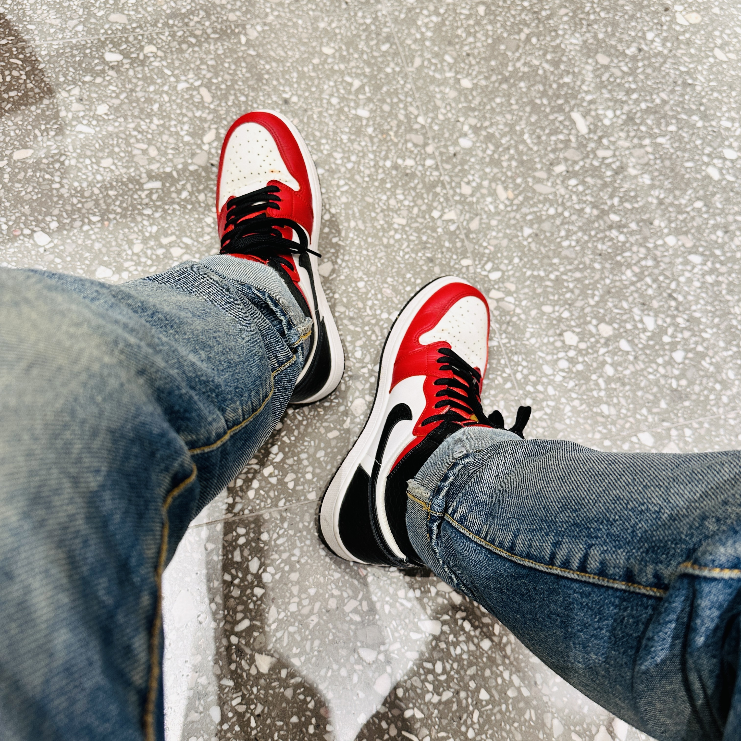 (W) Jordan 1 Retro High Satin Red 착용 스타일