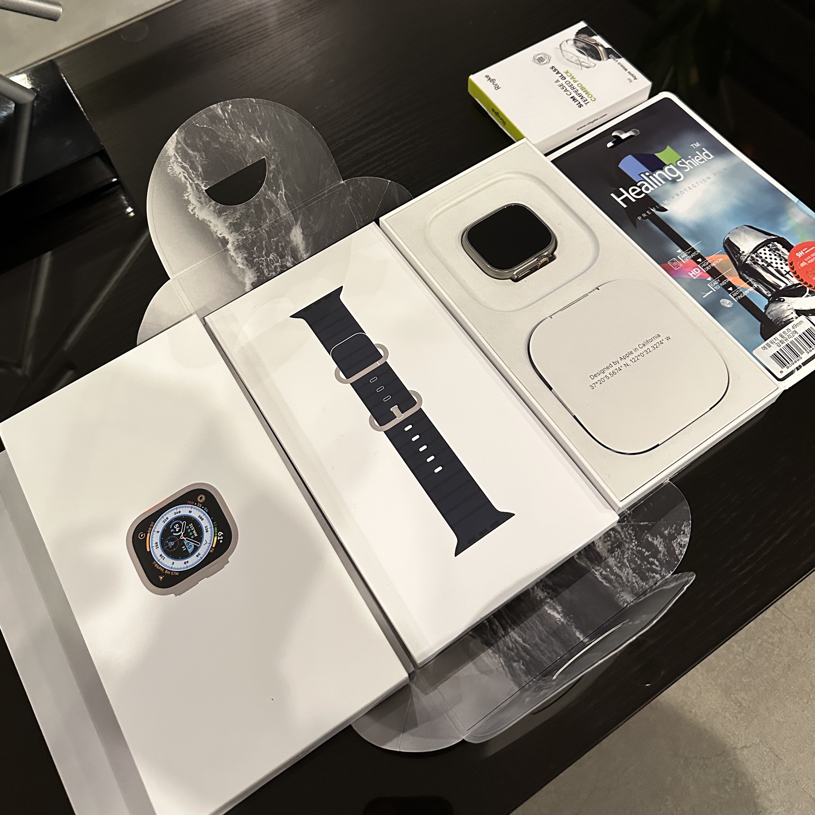 Apple Watch Ultra 49mm Titanium Case with Ocean Band Midnight (Korean Ver.) 착용 스타일 - 2
