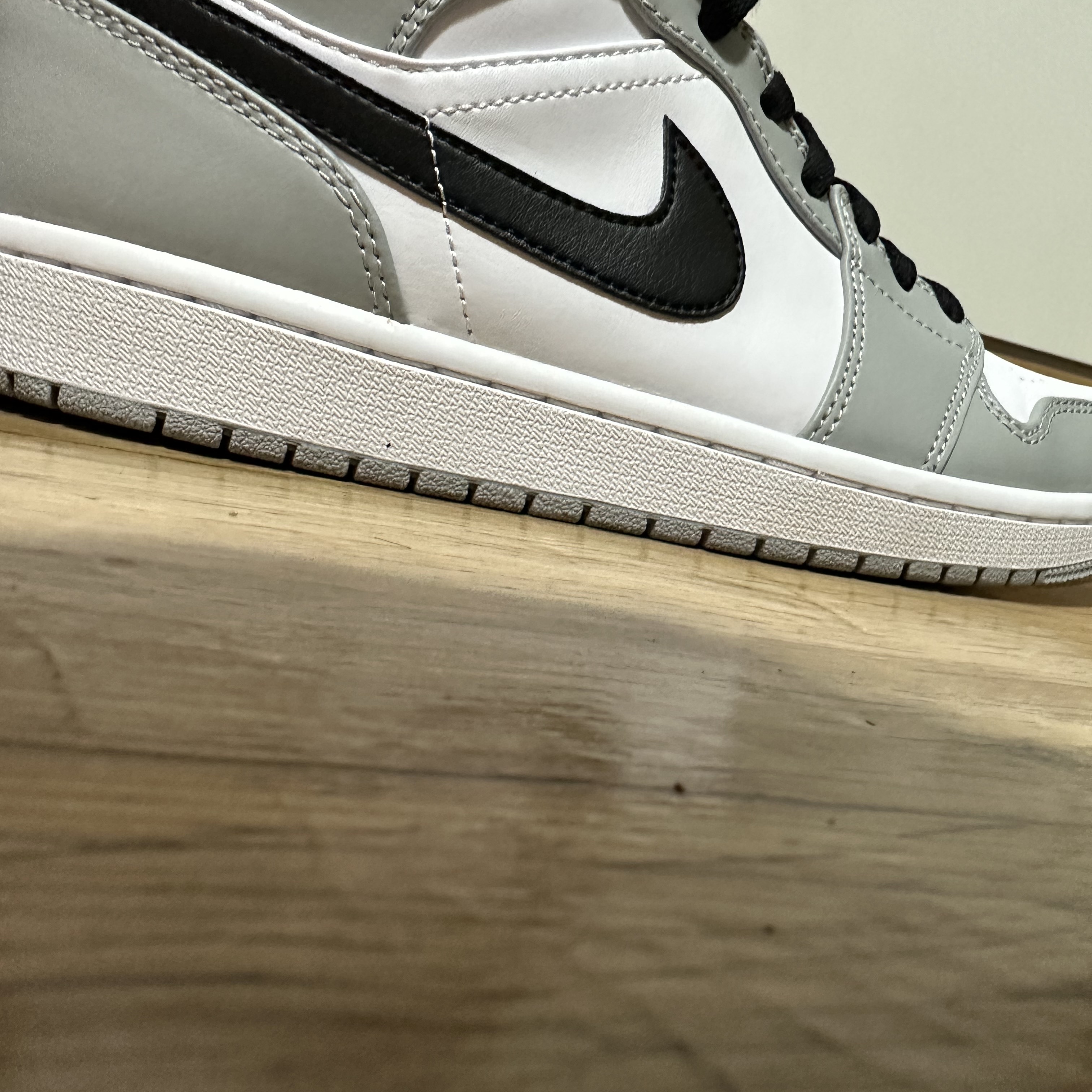 Jordan 1 Mid Light Smoke Grey 착용 스타일