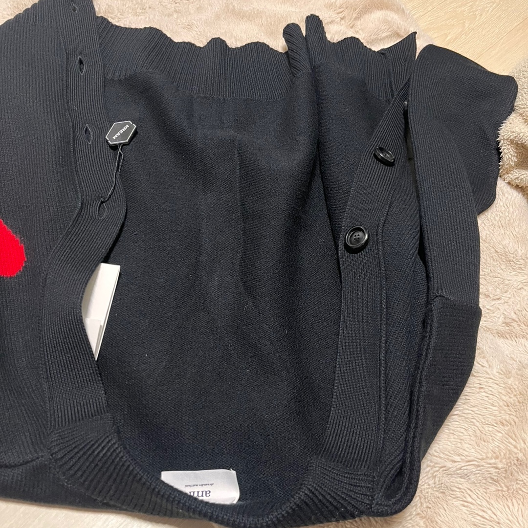 AMI de Coeur Oversize Intarsia Cardigan Black 착용 스타일 - 1