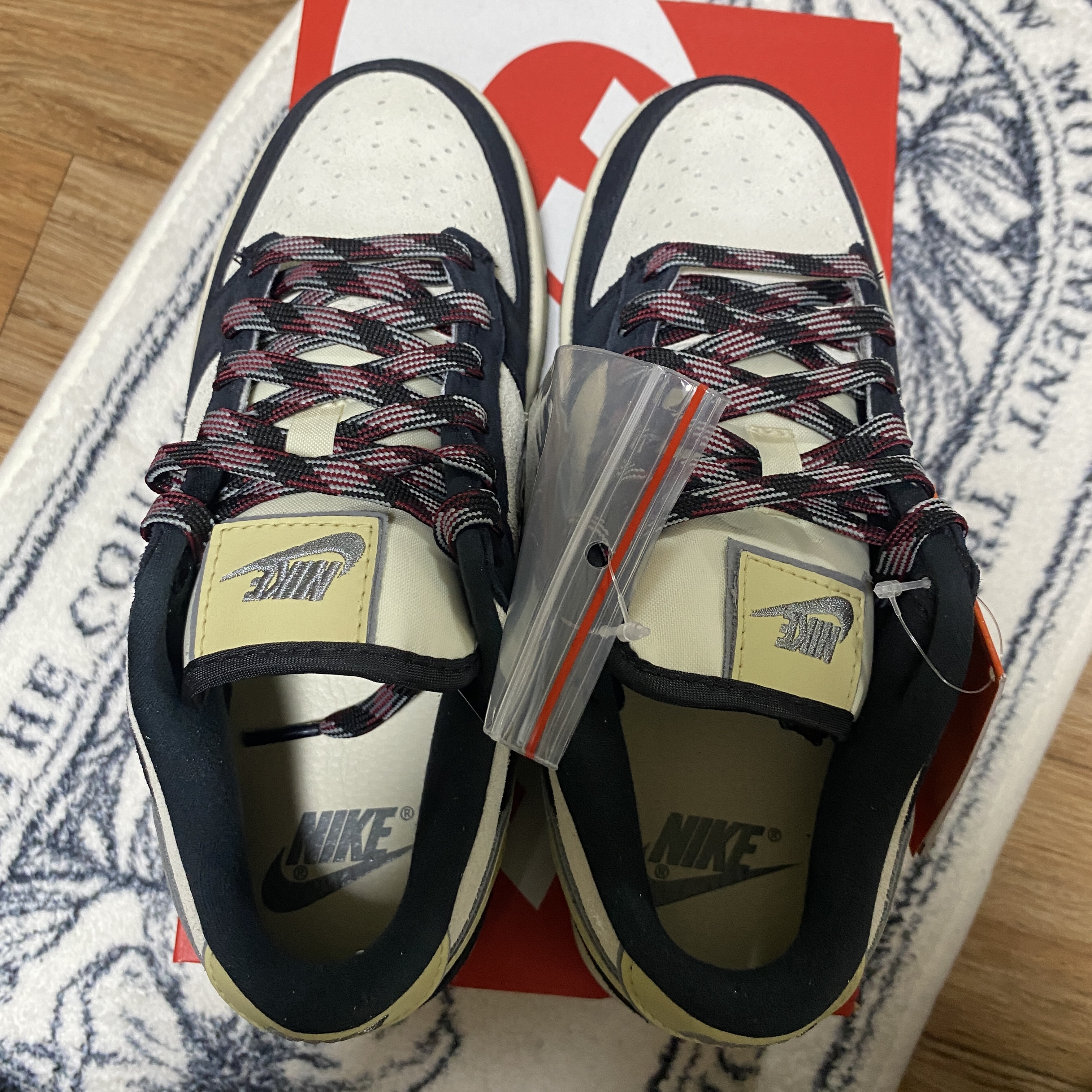 (W) Nike Dunk Low LX Black Suede 착용 스타일 - 4