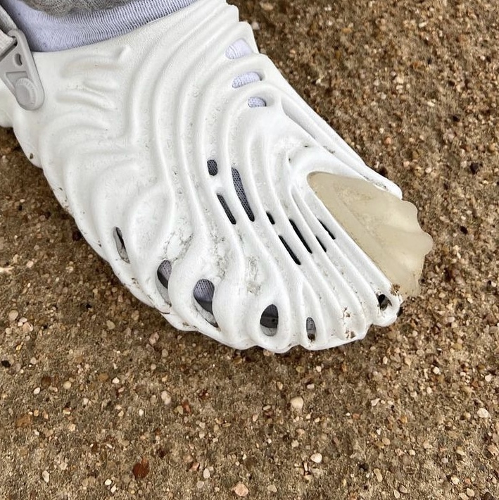 Crocs x Salehe Bembury Pollex Clog Stratus 착용 스타일