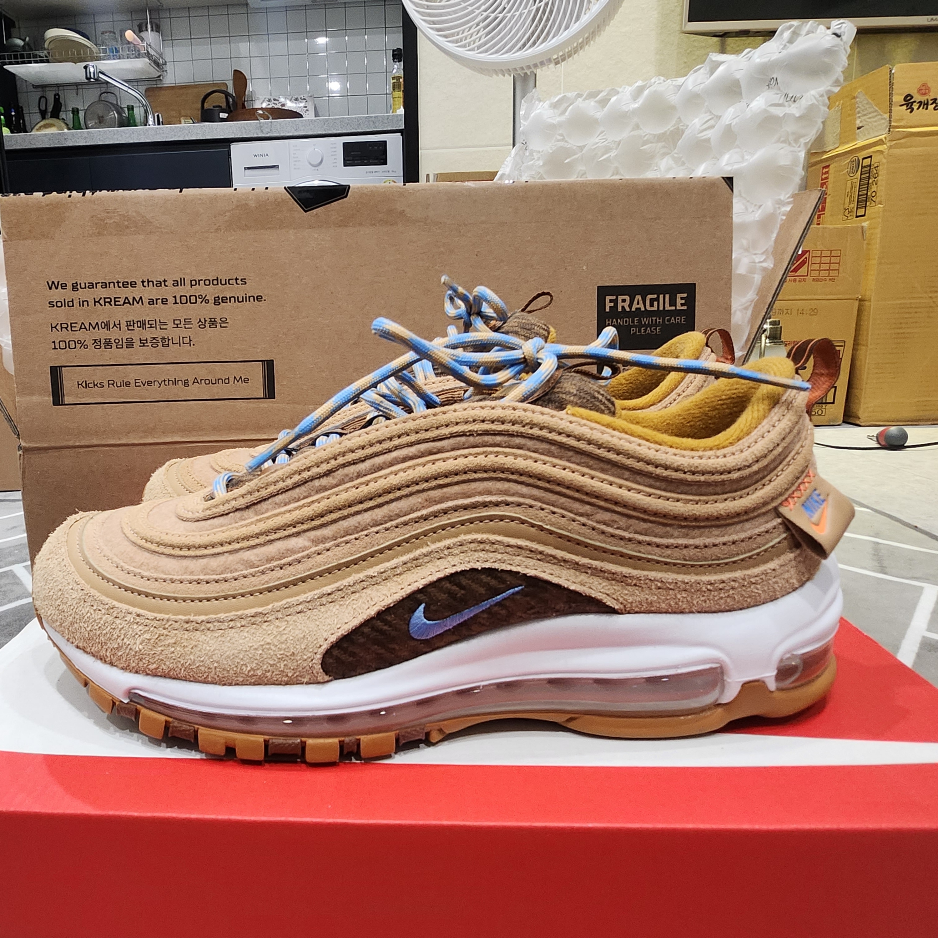 Nike Air Max 97 SE Praline Desert Ochre 착용 스타일
