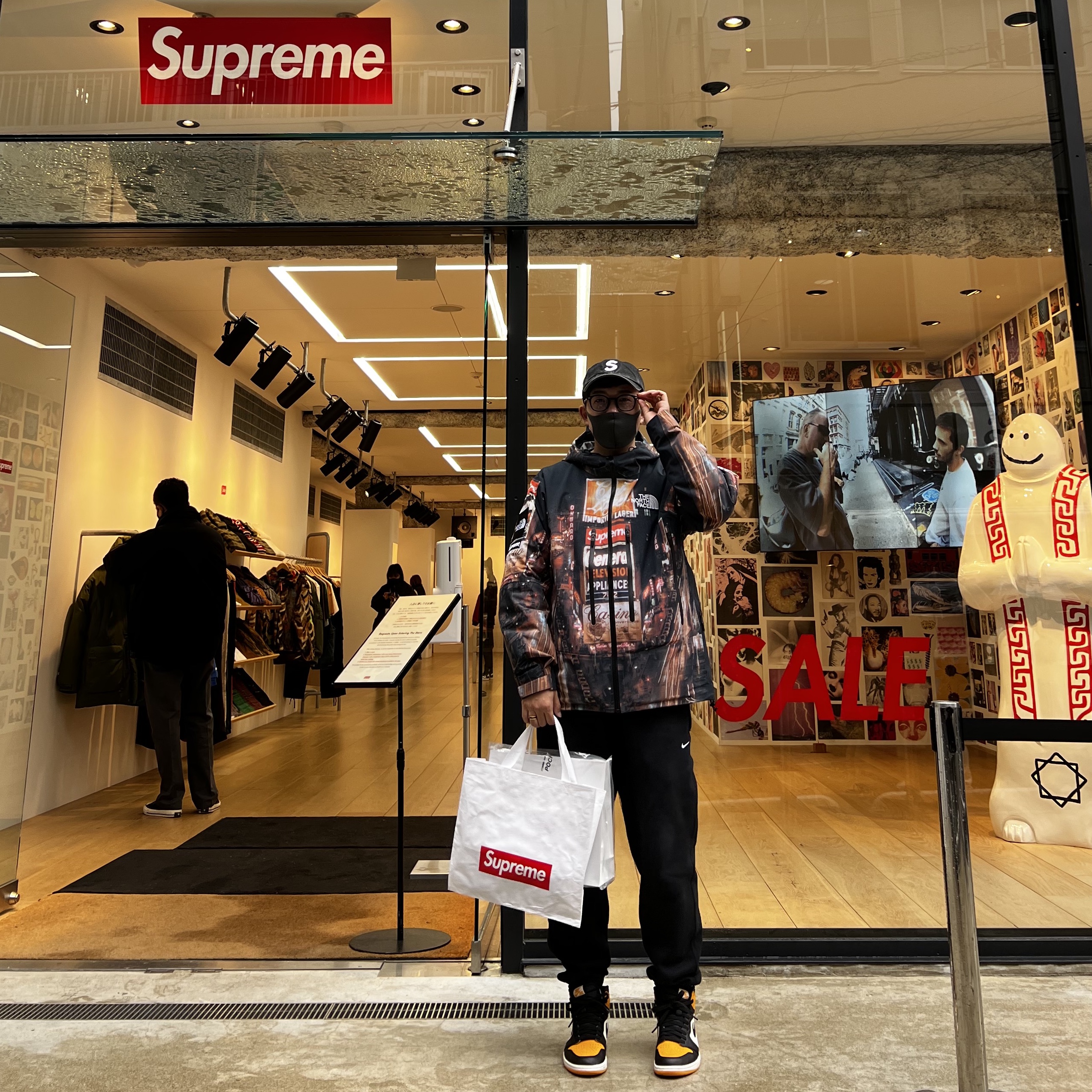 Supreme x The North Face Taped Seam Shell Jacket Times Square - 22FW, Jordan 1 Retro High OG Taxi 착용 스타일
