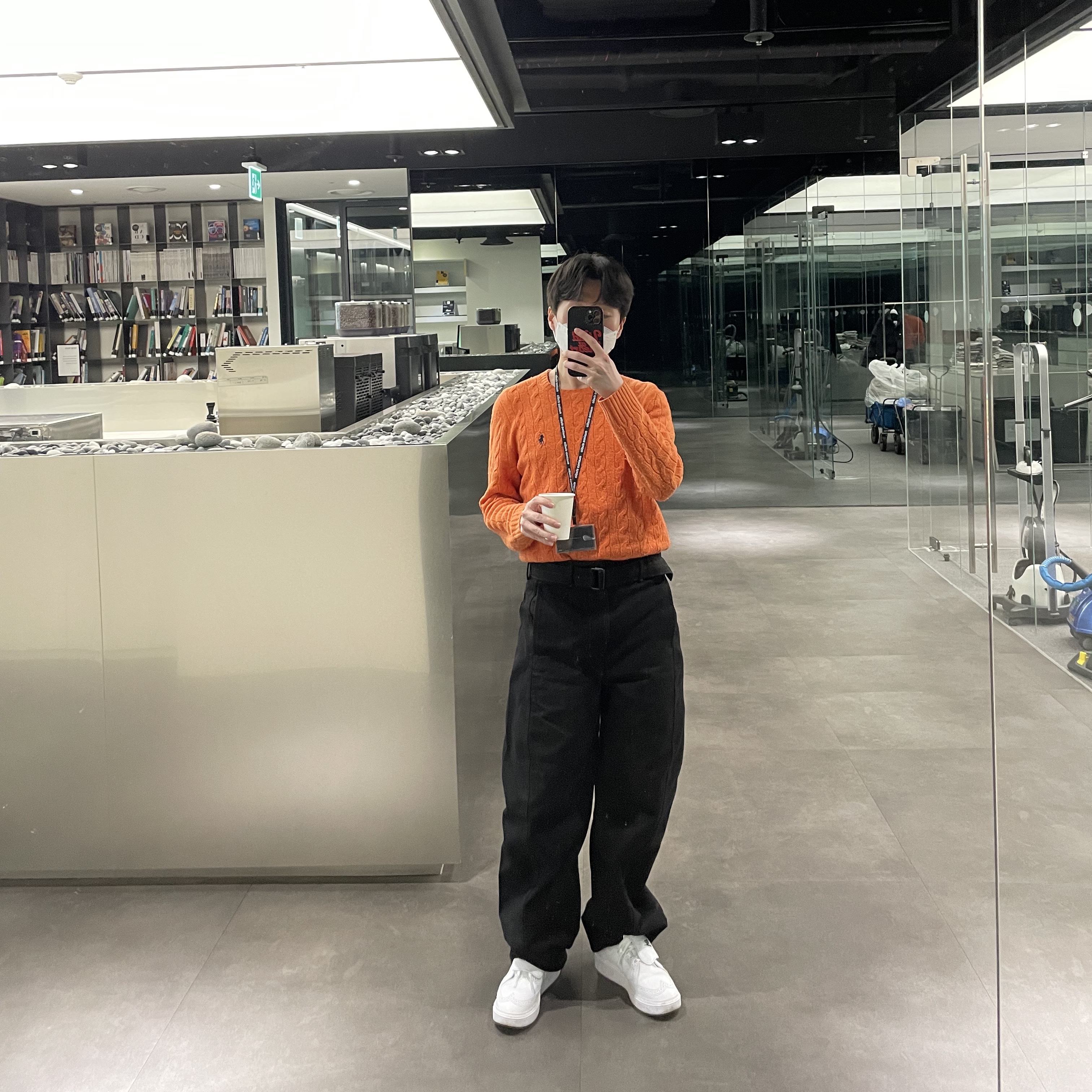 Lemaire Twisted Belted Pants Denim Black, Nike x Peaceminusone Kwondo1 White 착용 스타일