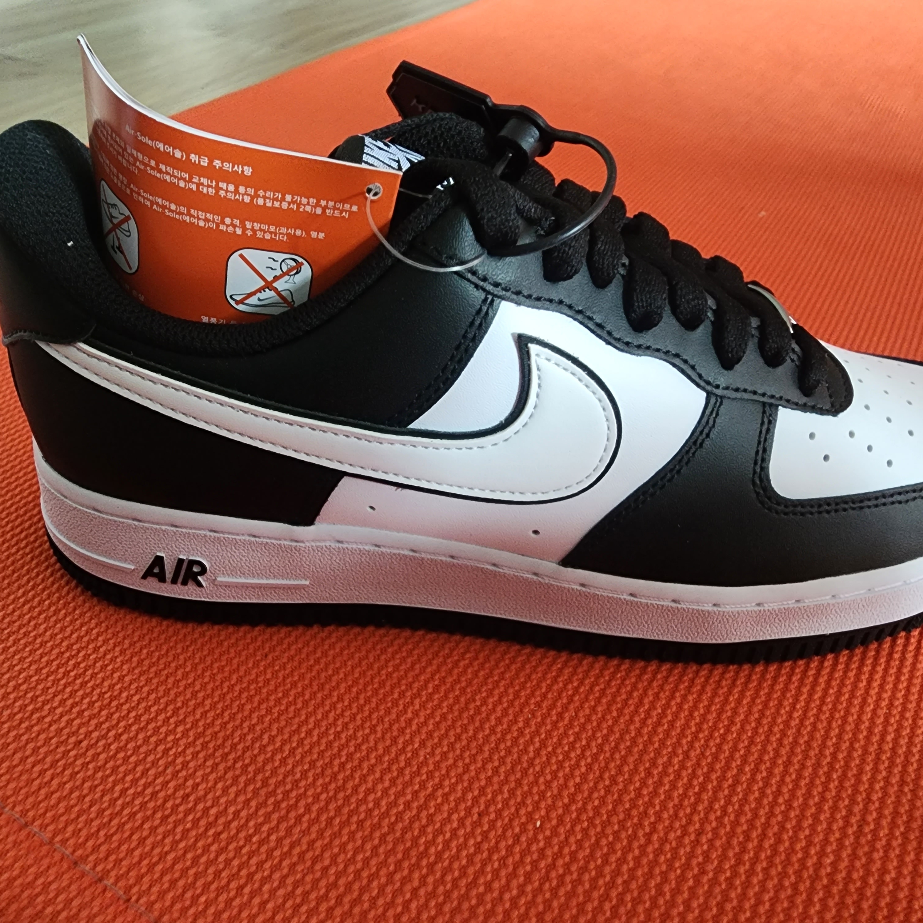 Nike Air Force 1 '07 Black White 착용 스타일
