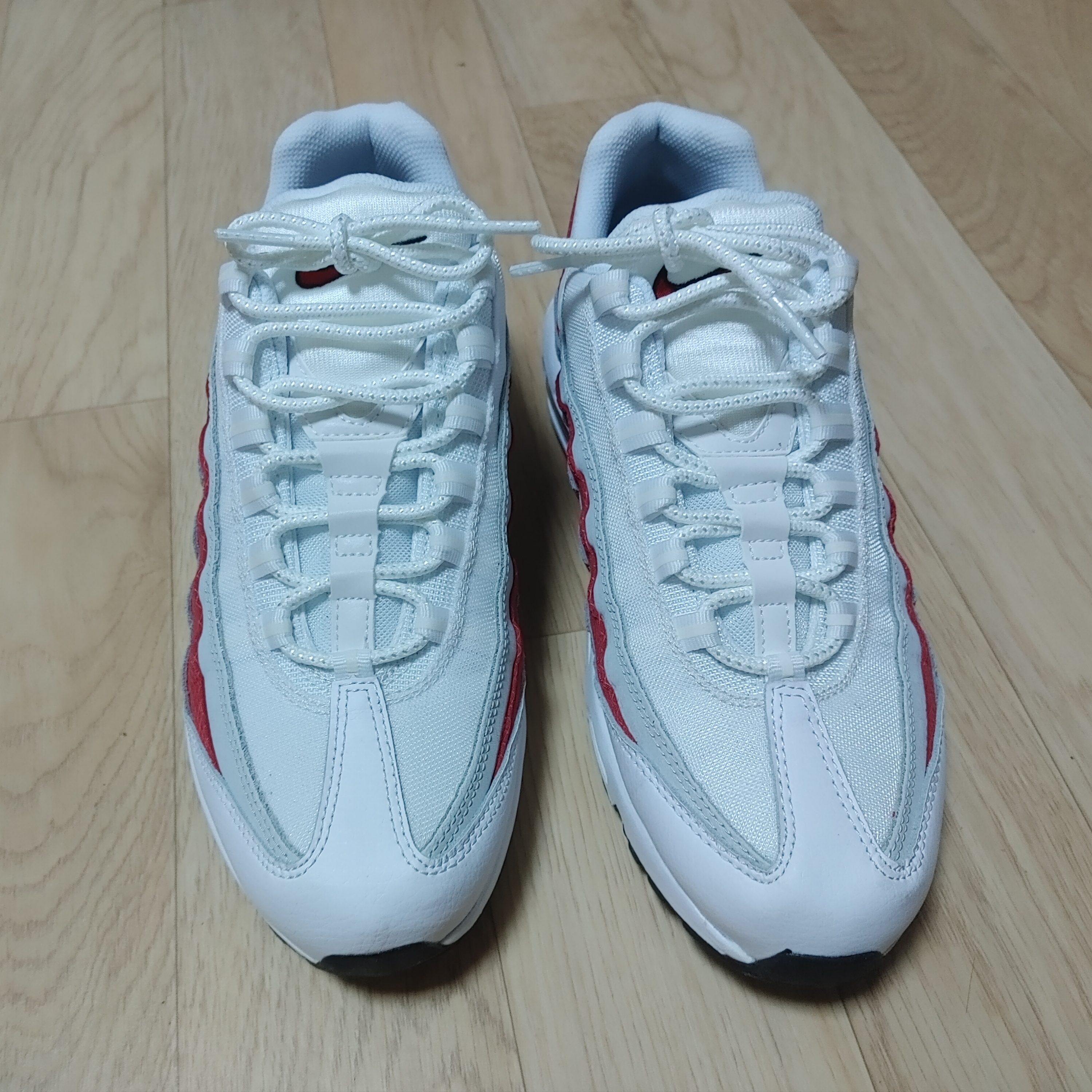 Nike Air Max 95 Essential White Varsity Red 착용 스타일
