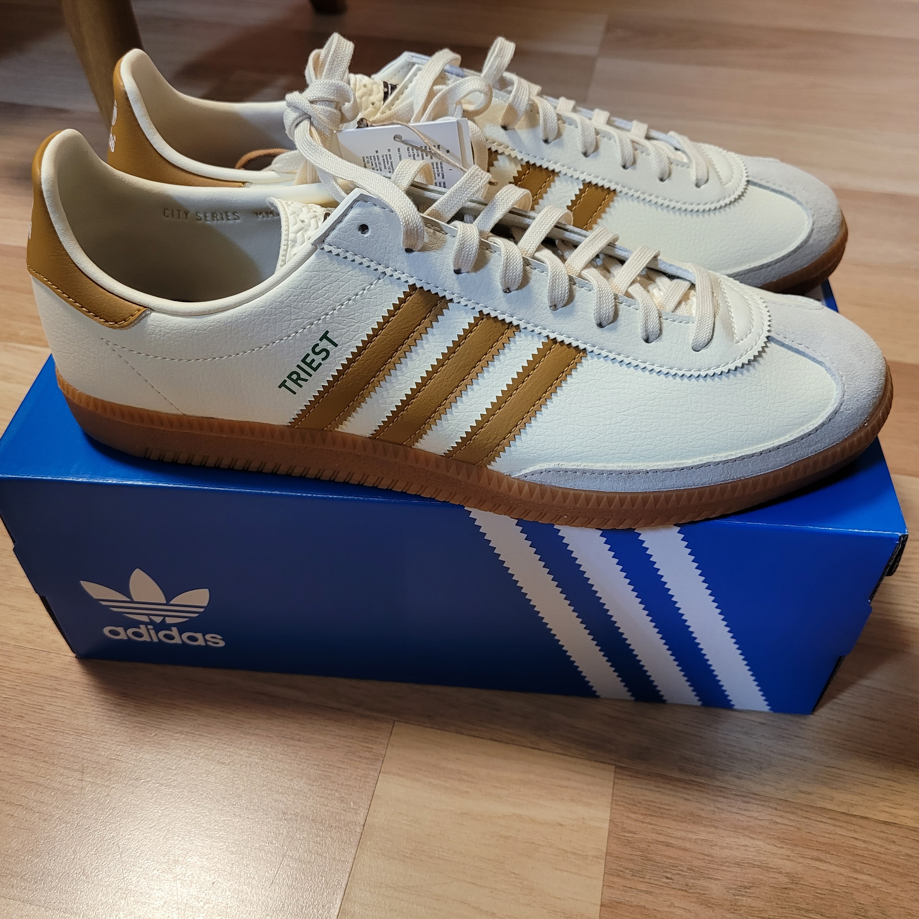 Adidas City Series Triest Cream White 착용 스타일 - 1