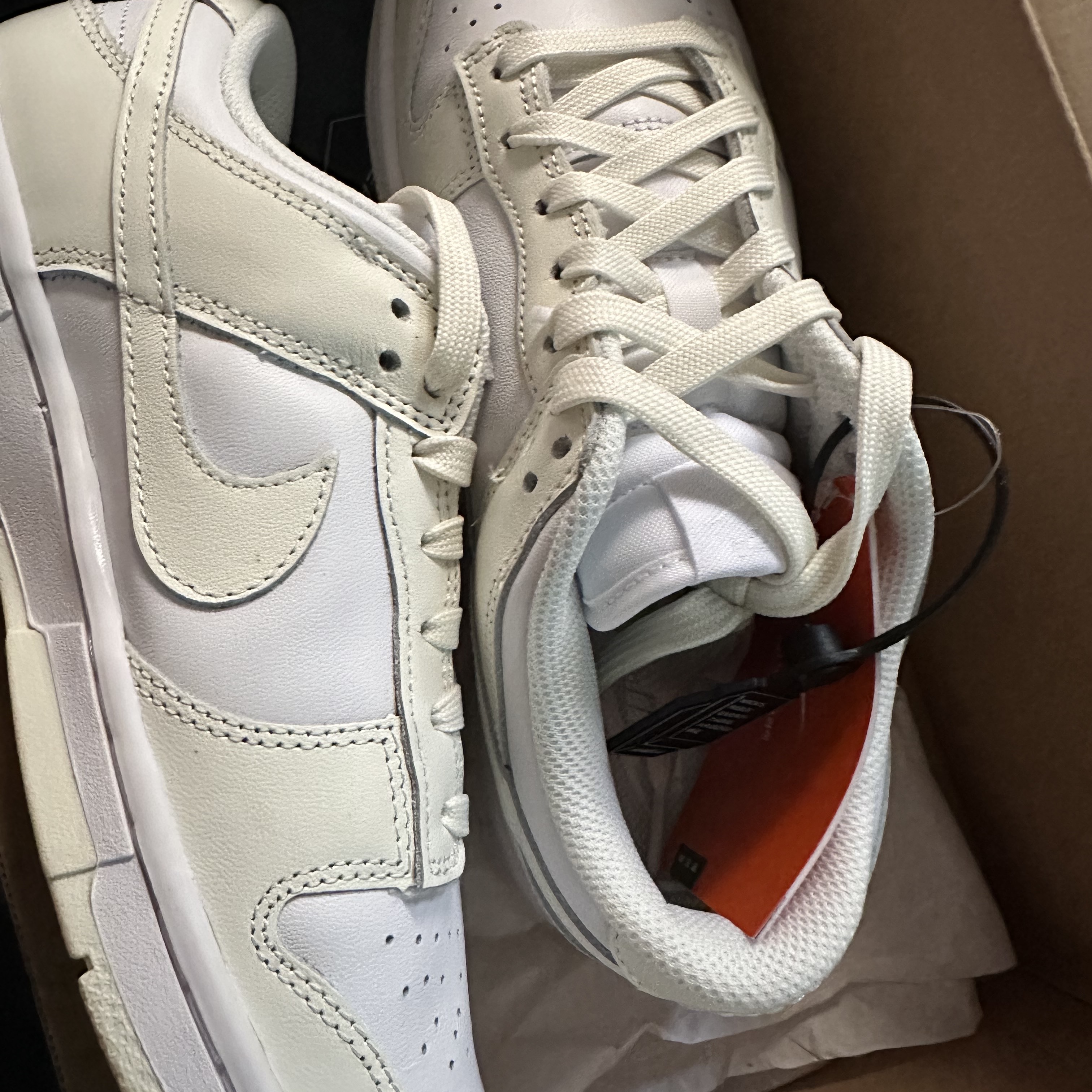 (W) Nike Dunk Low White and Sail 착용 스타일 - 3