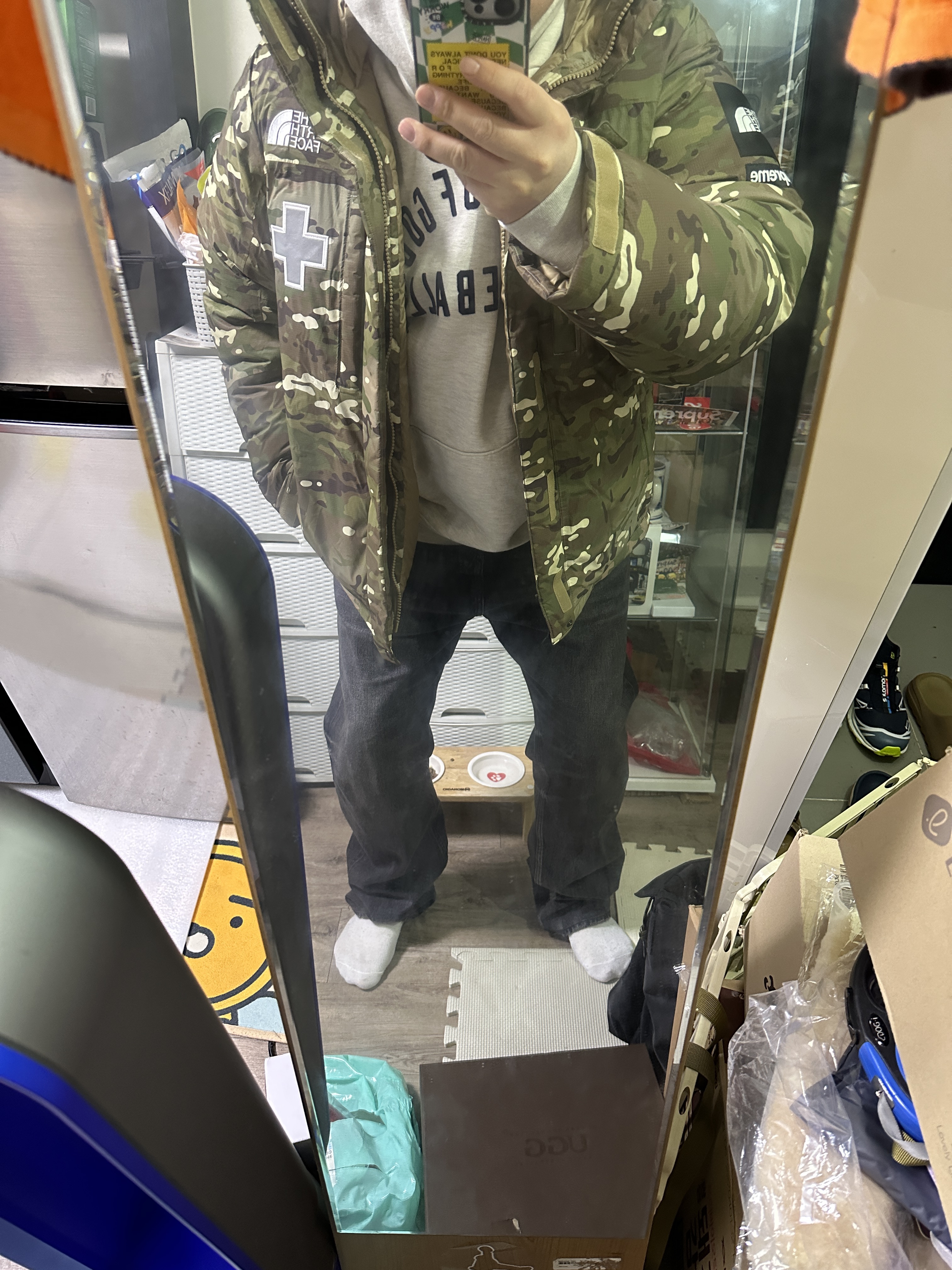 Supreme x The North Face Summit Series Rescue Baltoro Jacket Multi Camo - 22SS, Fear of God Baseball Hoodie Vintage Black 착용 스타일 - 1