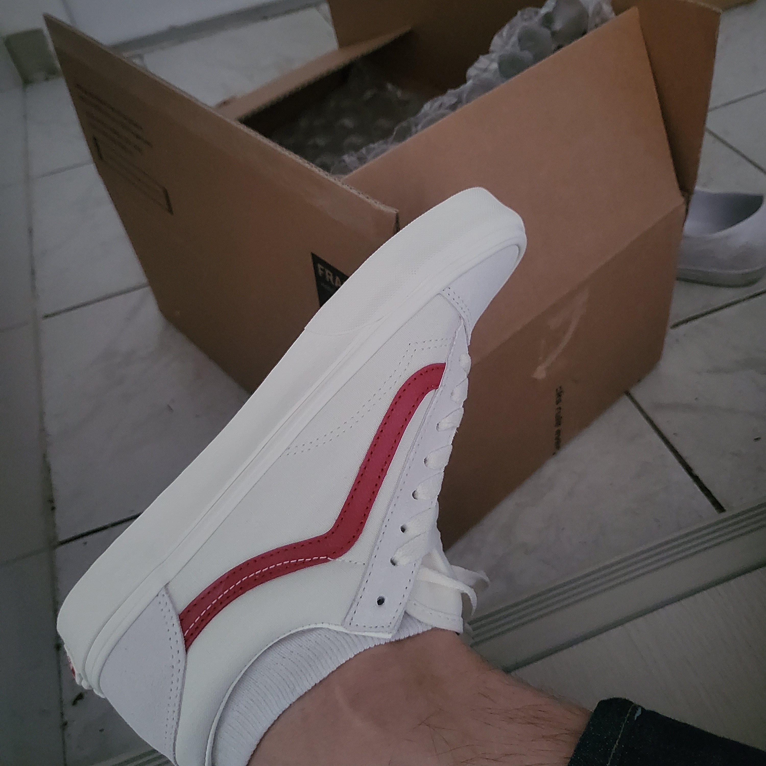 Vans Style 36 Marshmallow Racing Red 착용 스타일