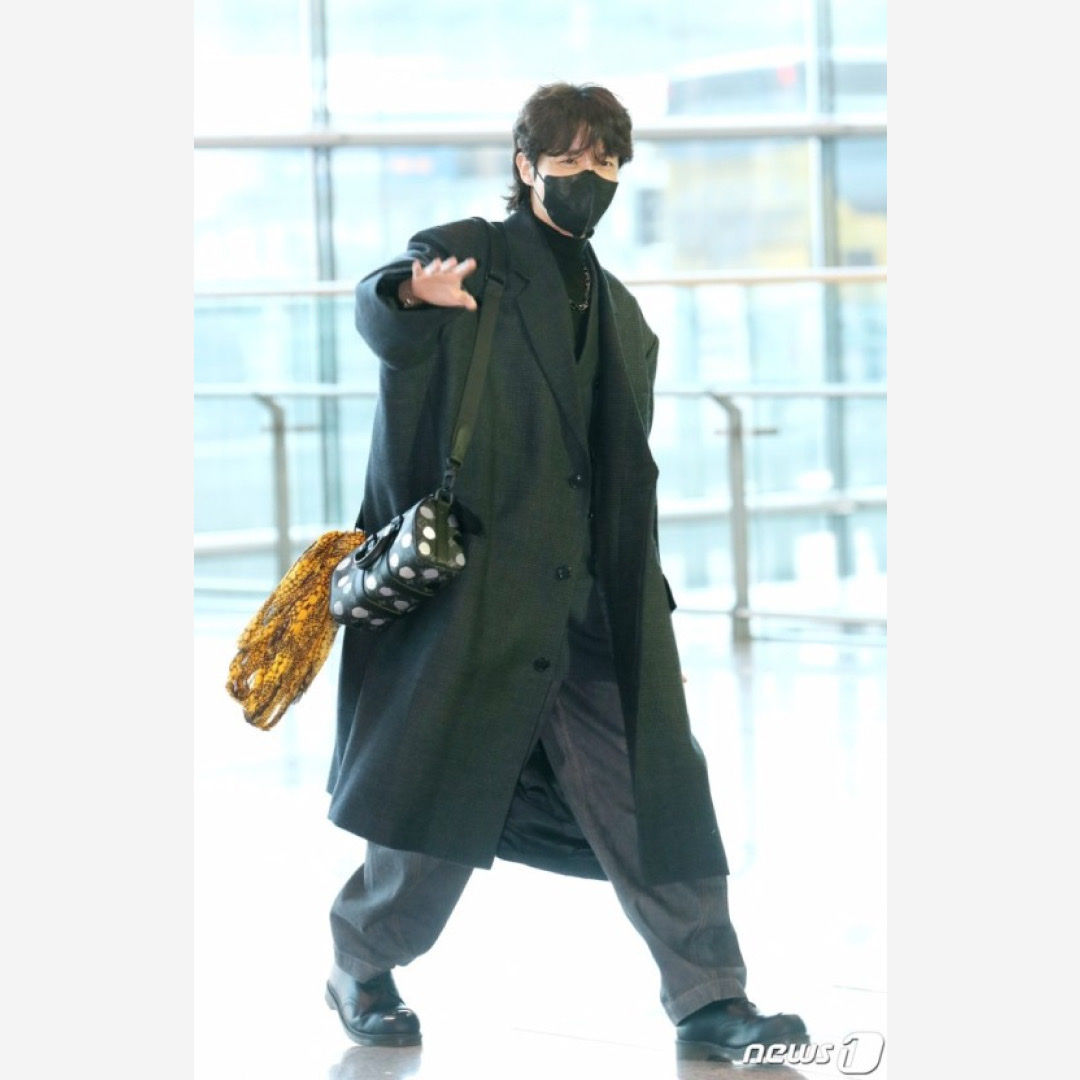 Dr. Martens x Raf Simons Keaton II Steel Toe Black 착용 스타일 - 2