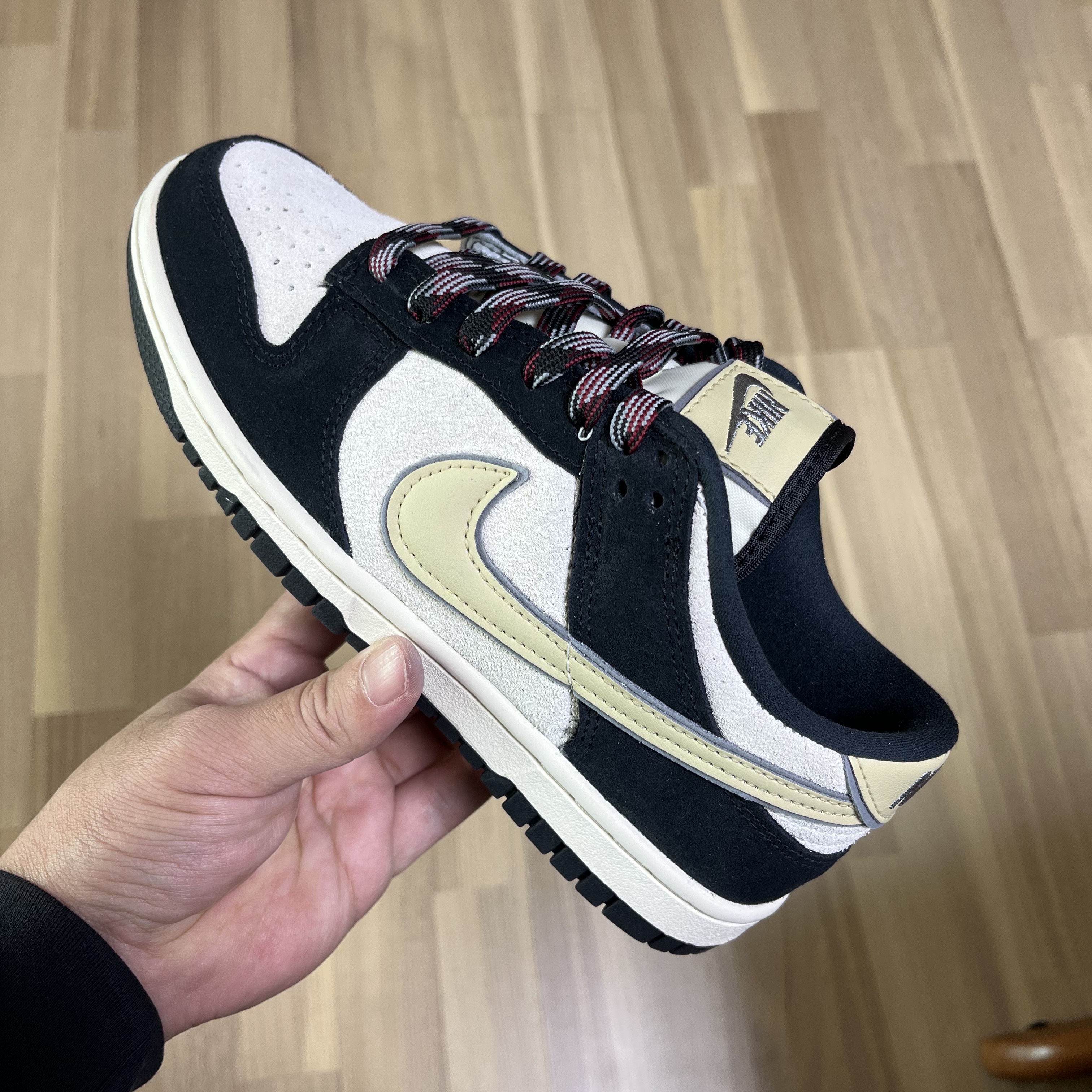(W) Nike Dunk Low LX Black Suede 착용 스타일
