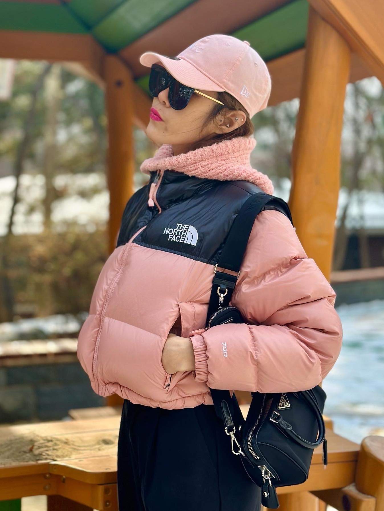 Nike Air Force 1 '07 QS Valentine's Day, (W) The North Face Nuptse Short Jacket Rose Tan 착용 스타일 - 5