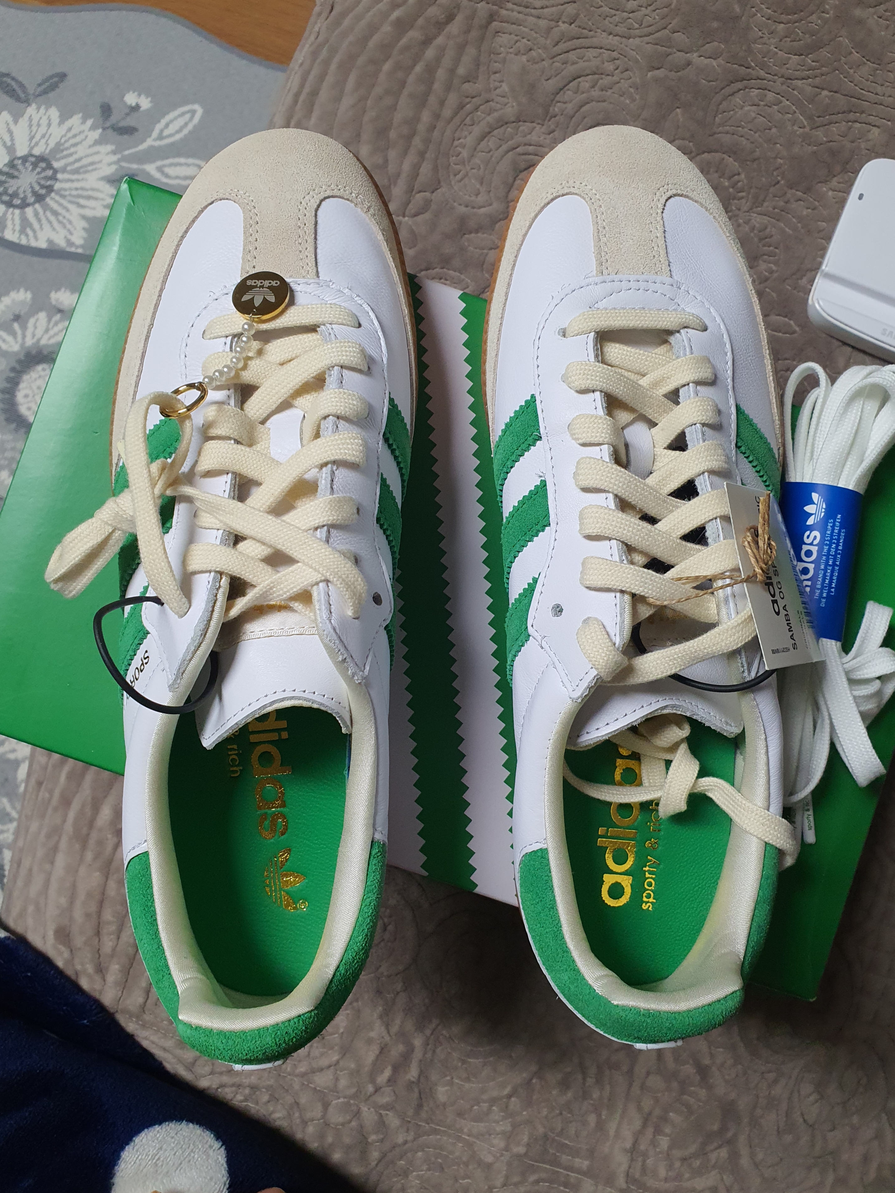 Adidas x Sporty & Rich Samba OG Cloud White Green 착용 스타일 - 3