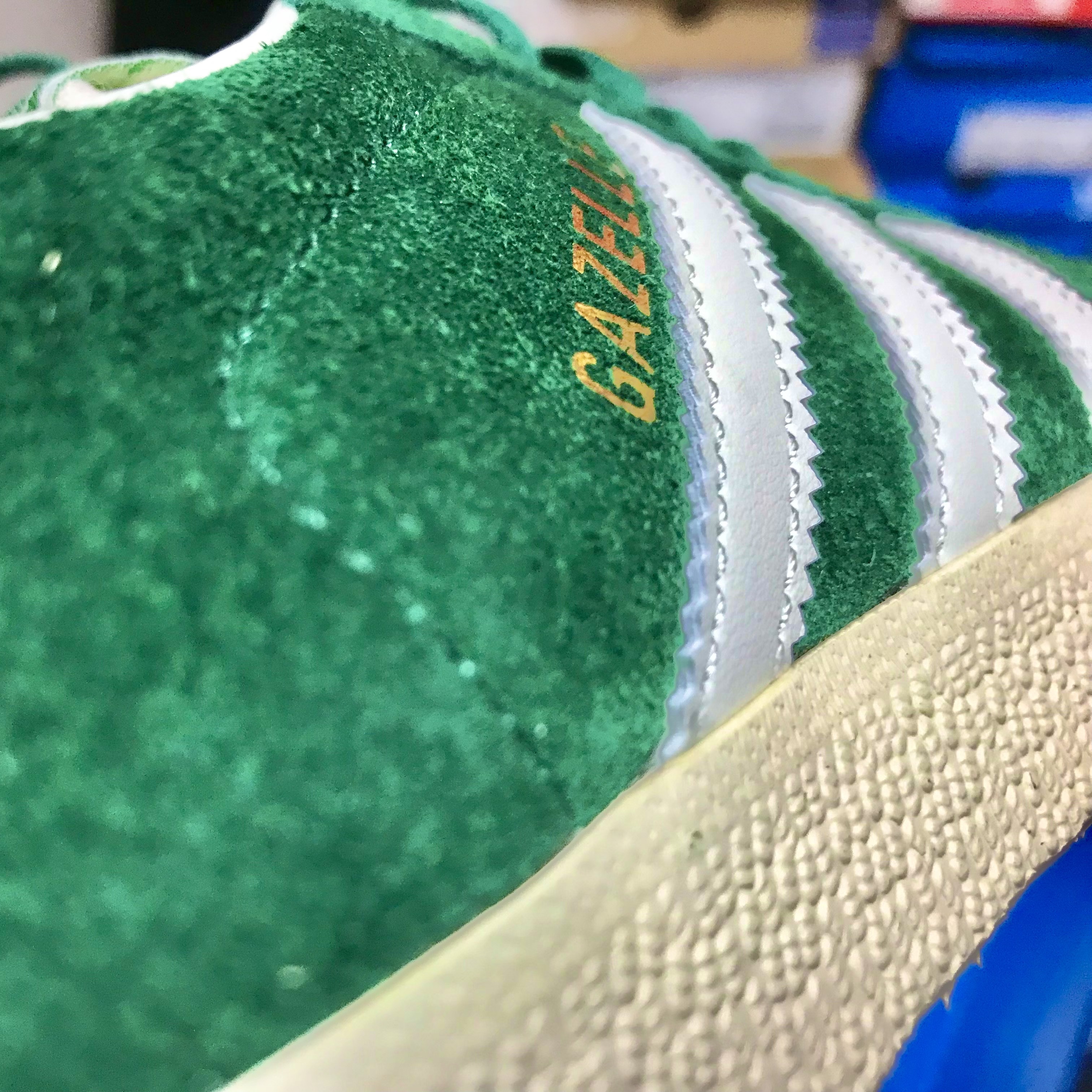 Adidas Gazelle Dark Green Cream White 착용 스타일 - 1