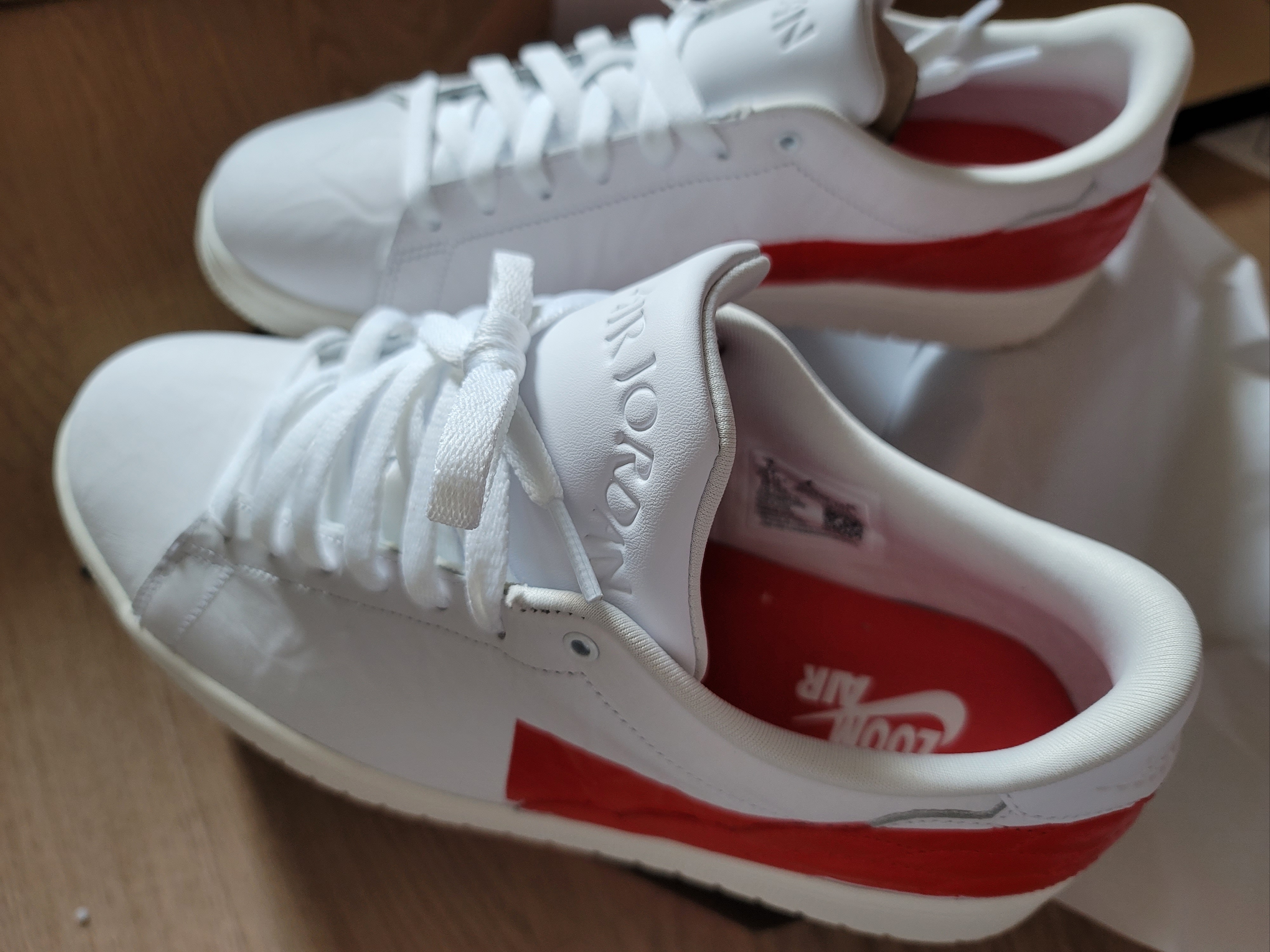 Jordan 1 Centre Court White University Red 착용 스타일