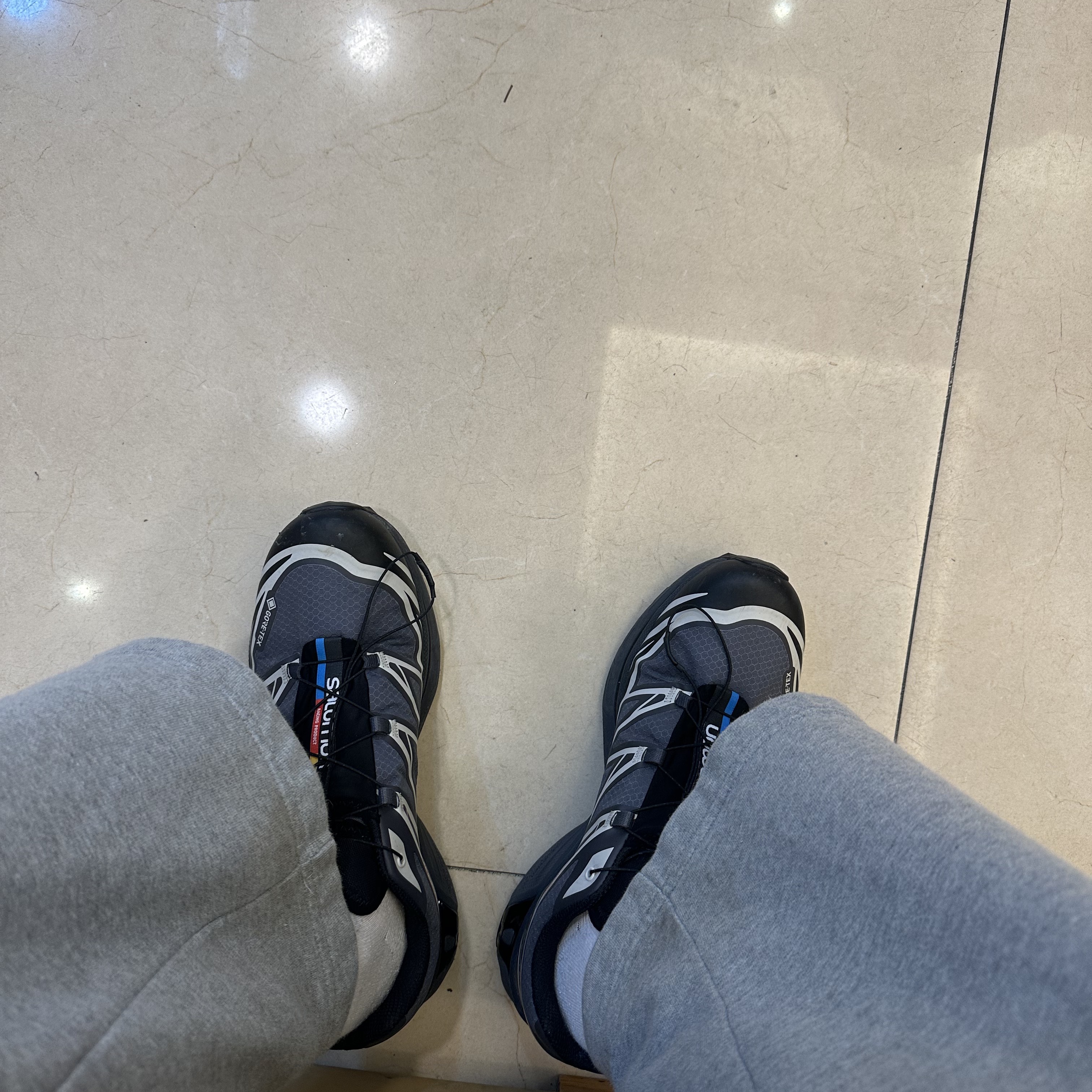 Salomon XT-6 Gore-Tex Black Ebony 착용 스타일 - 2