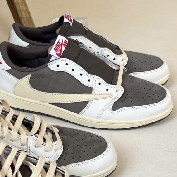 Jordan 1 x Travis Scott Retro Low OG SP Sail and Ridgerock 착용 스타일