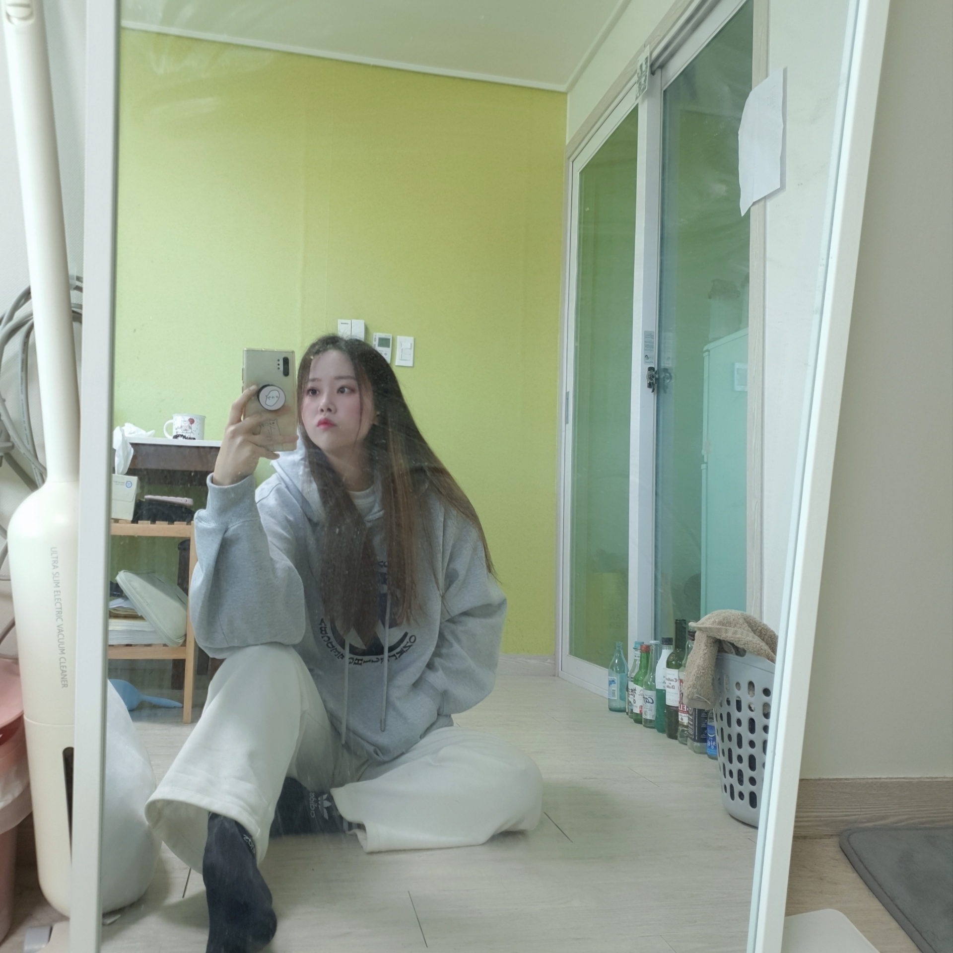 Zara x Ader Error Embroidery Hooded Sweatshirt Grey 착용 스타일 - 2
