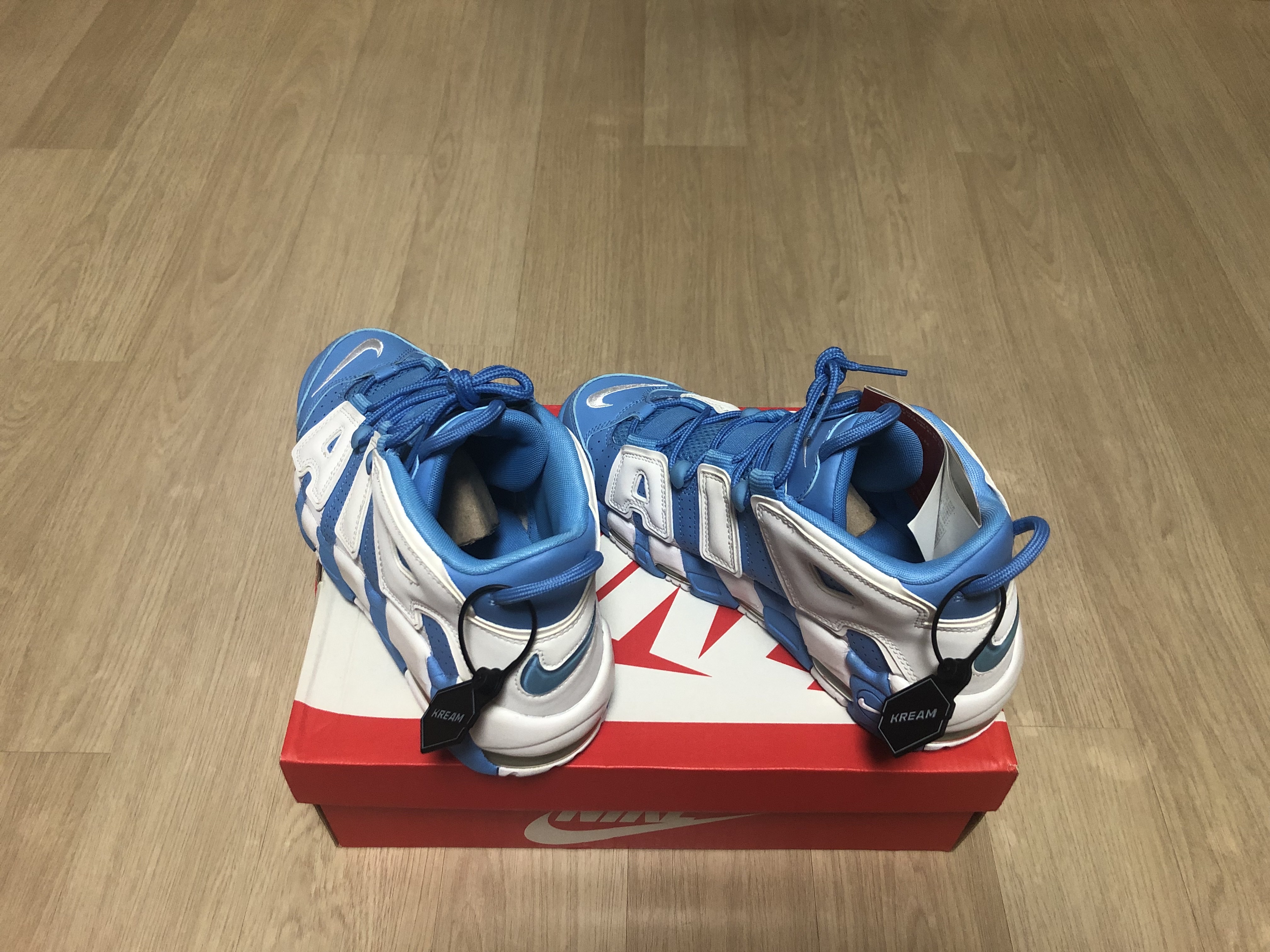 Nike Air More Uptempo University Blue 착용 스타일 - 3