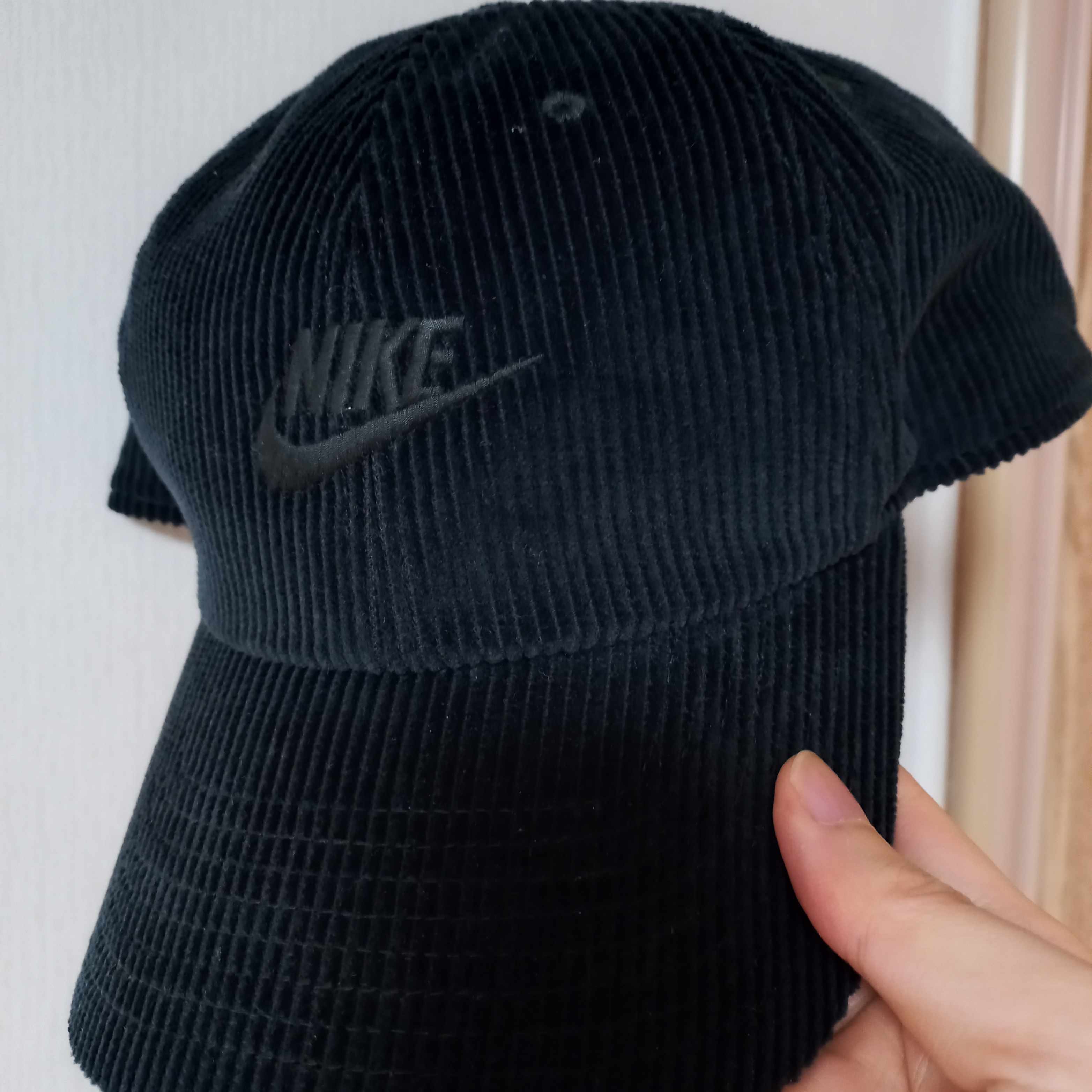 Nike Heritage 86 Corduroy Cap Black 착용 스타일