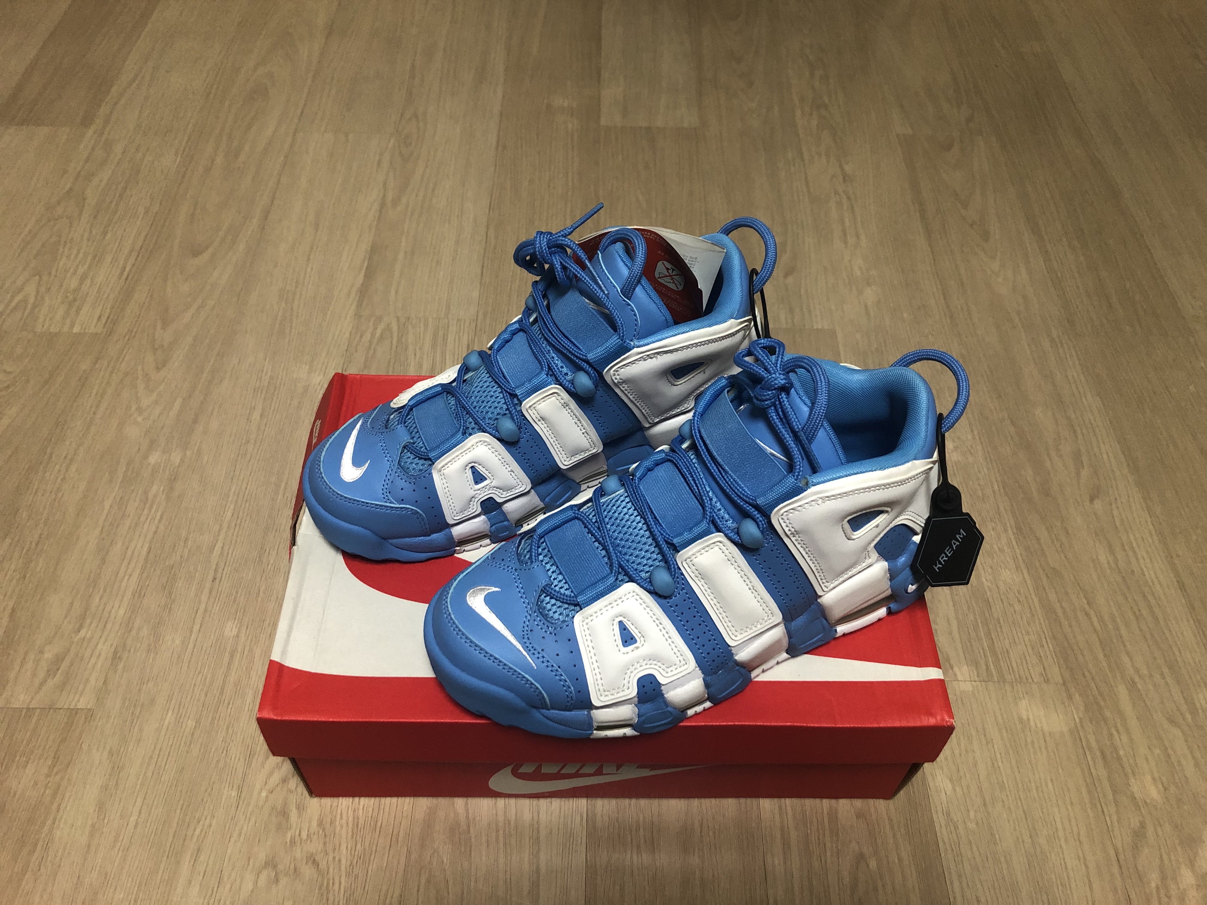 Nike Air More Uptempo University Blue 착용 스타일 - 1