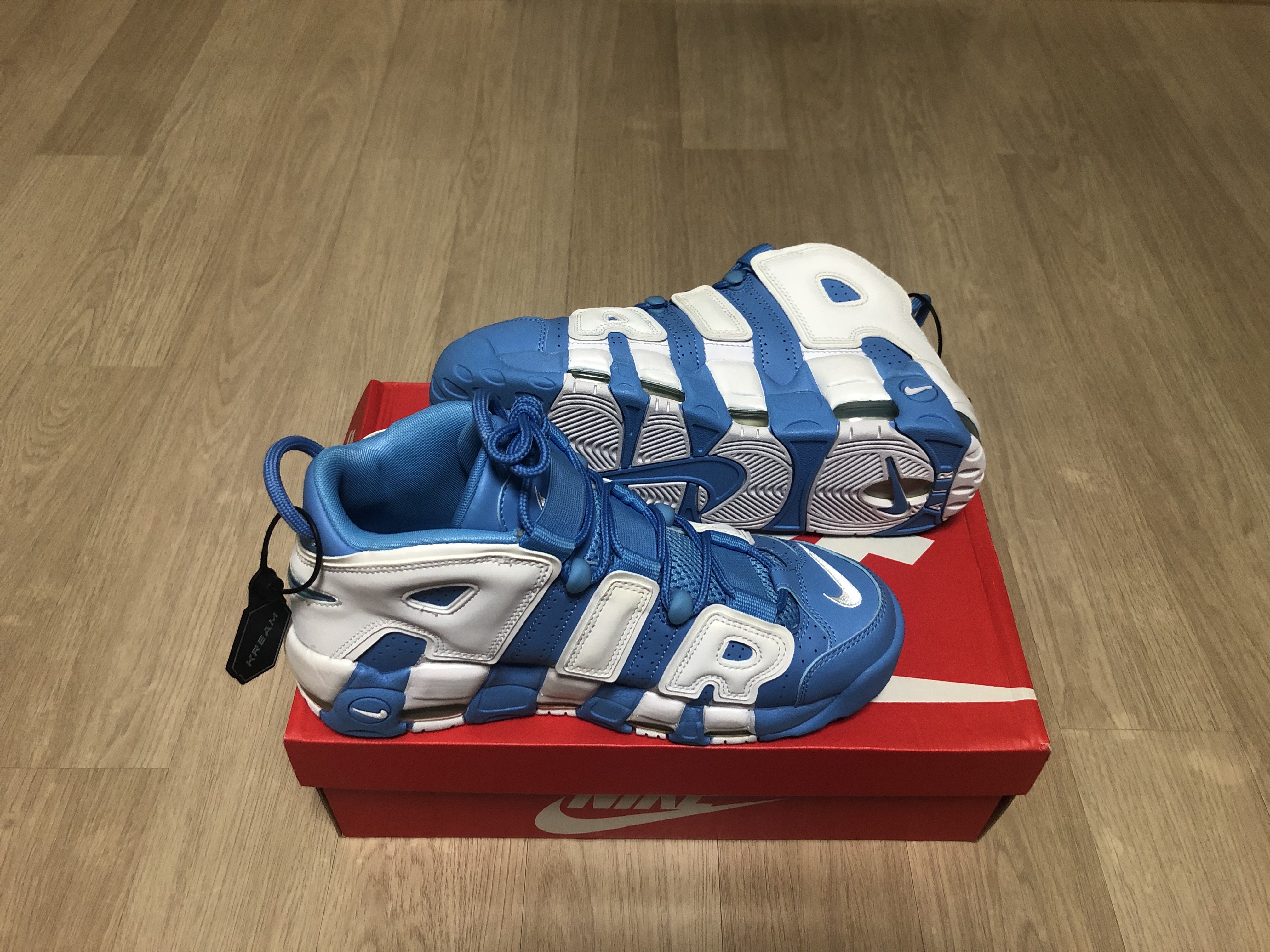 Nike Air More Uptempo University Blue 착용 스타일 - 2