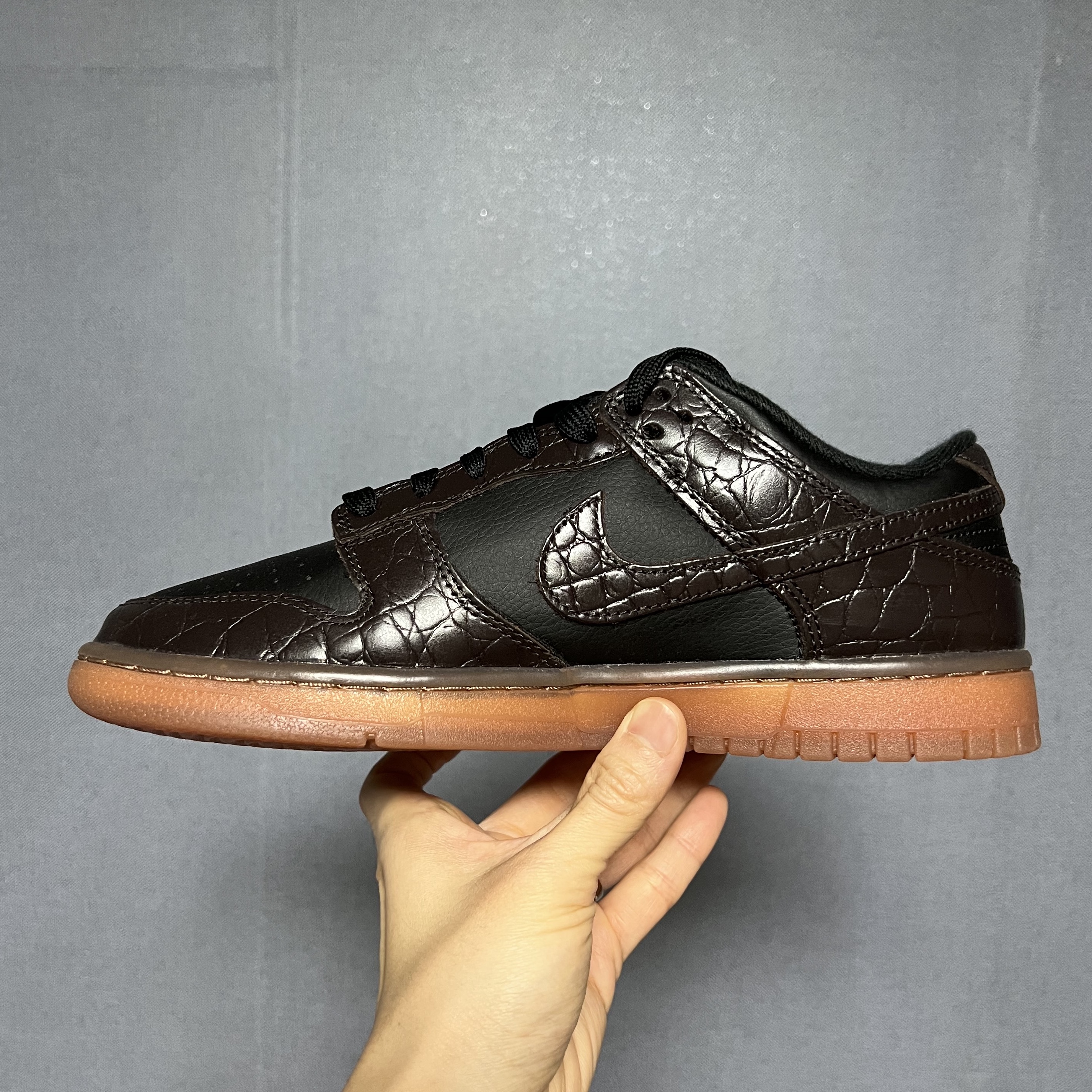 Nike Dunk Low SE Velvet Brown and Black 착용 스타일 - 3
