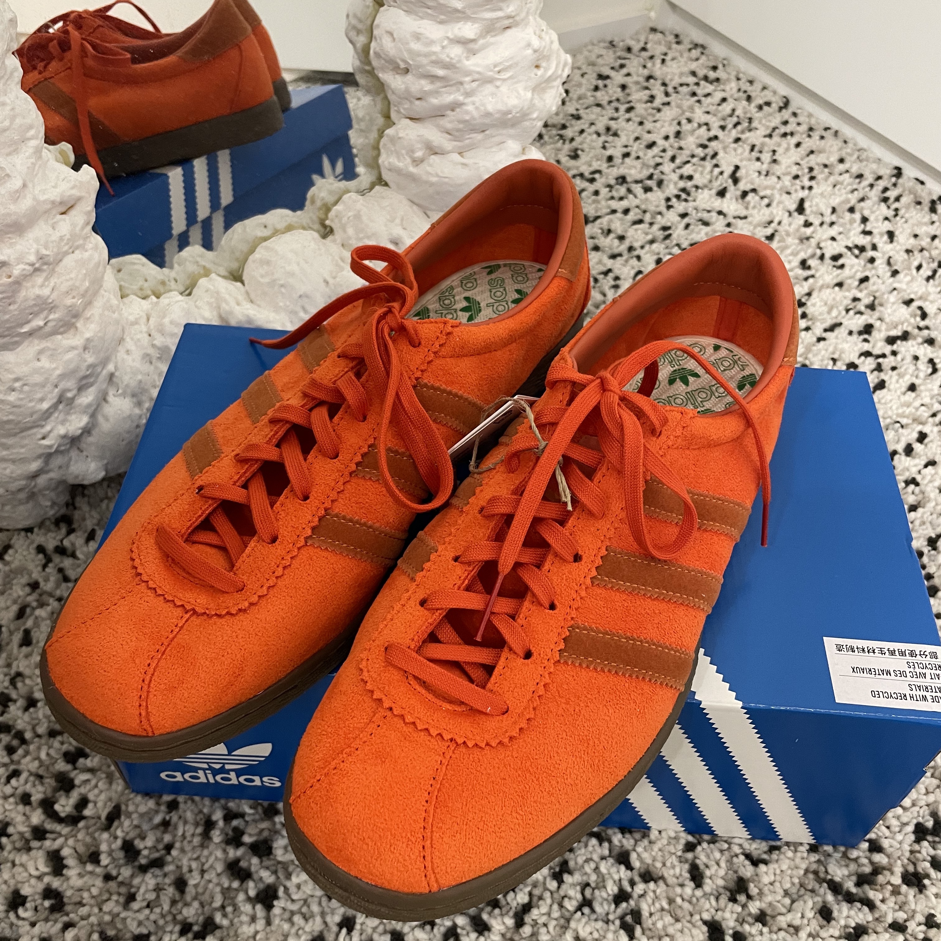 Adidas Tobacco Gruen Collegiate Orange 착용 스타일