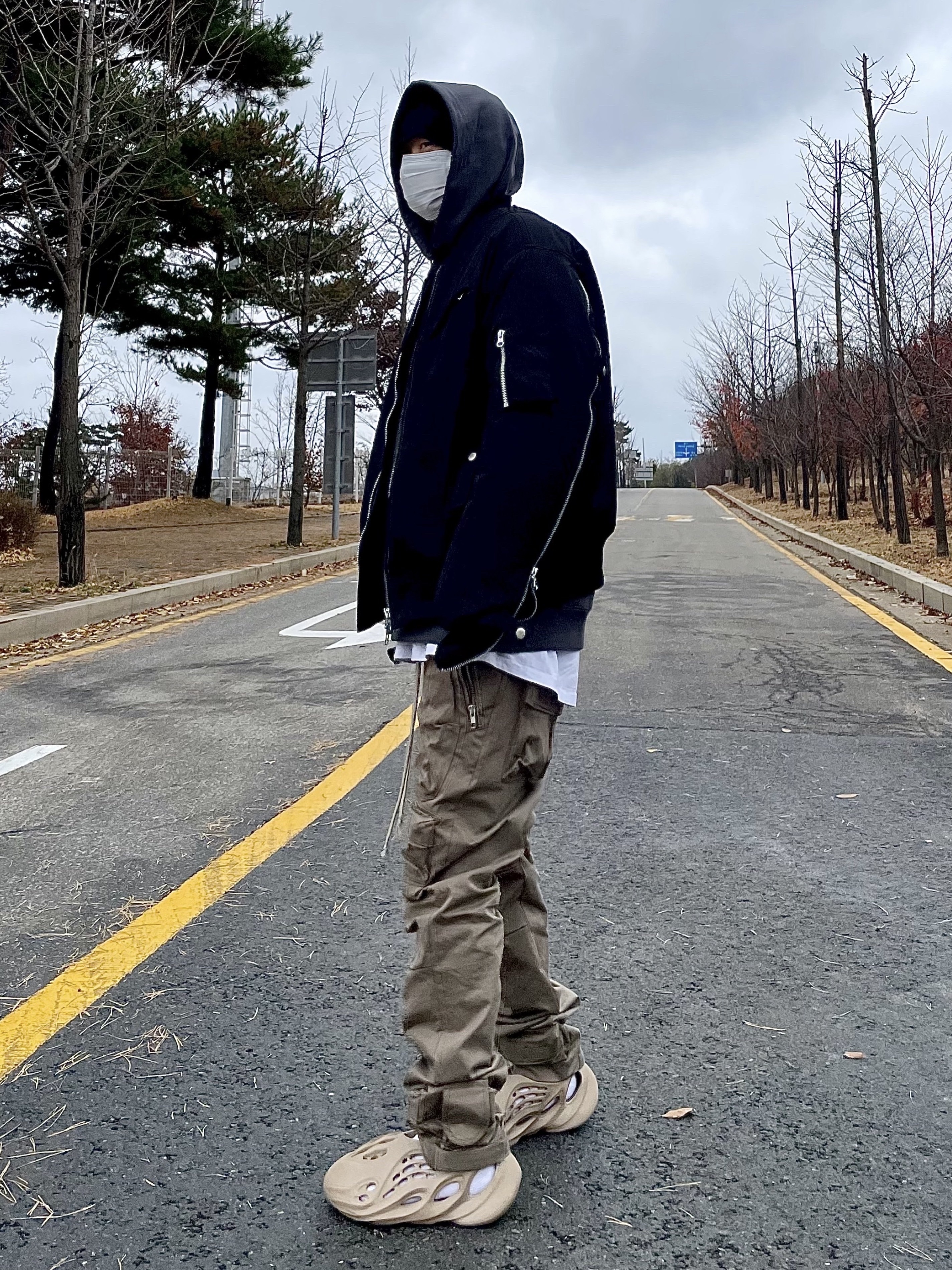 Stussy Debossed Stock Logo Beanie Black, Adidas Yeezy Foam RNNR Mist 착용 스타일 - 1