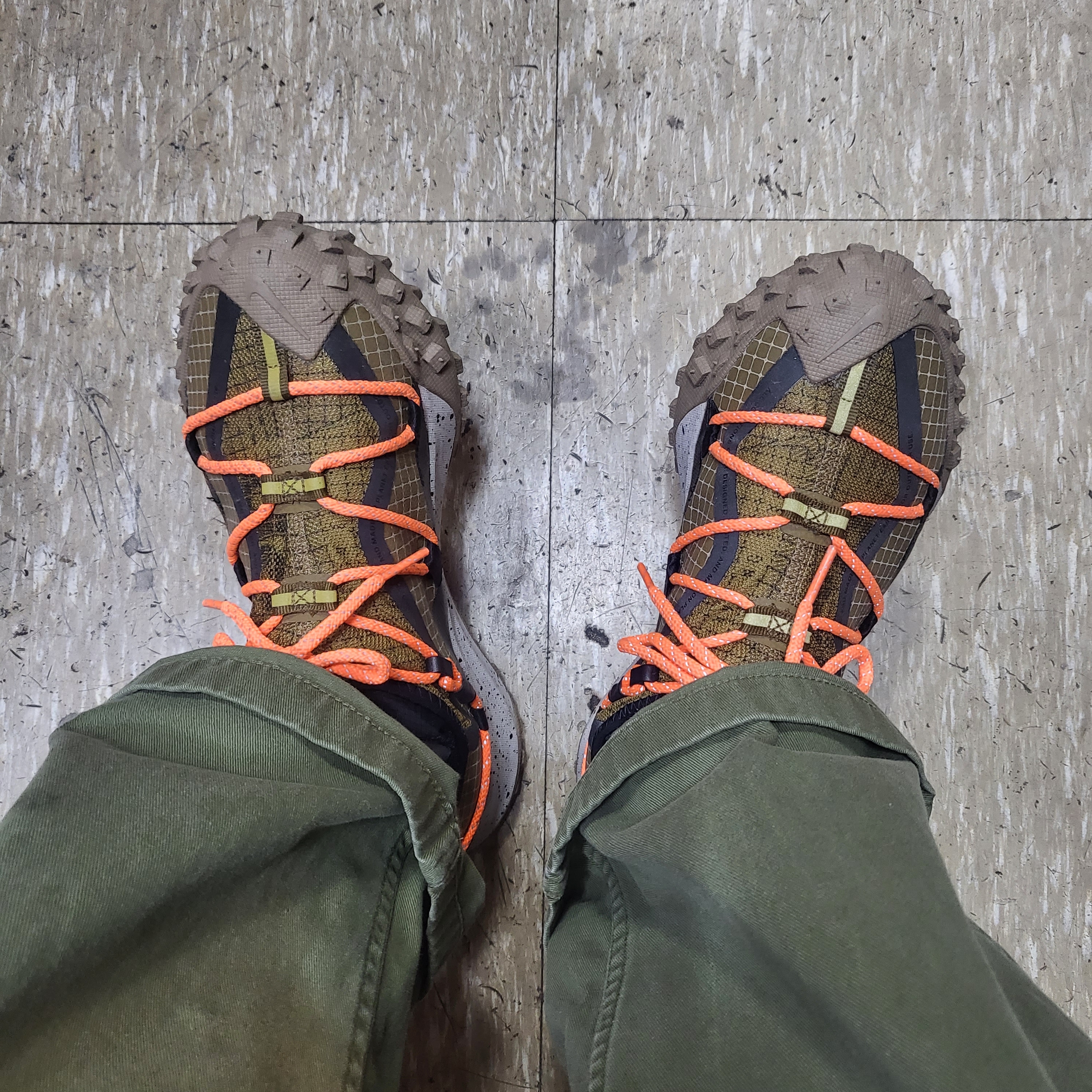 Nike ACG Mountain Fly Low Gore-Tex SE Hazel Rush 착용 스타일
