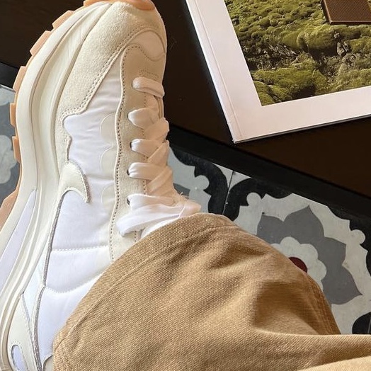 Nike x Sacai VaporWaffle White and Gum 착용 스타일