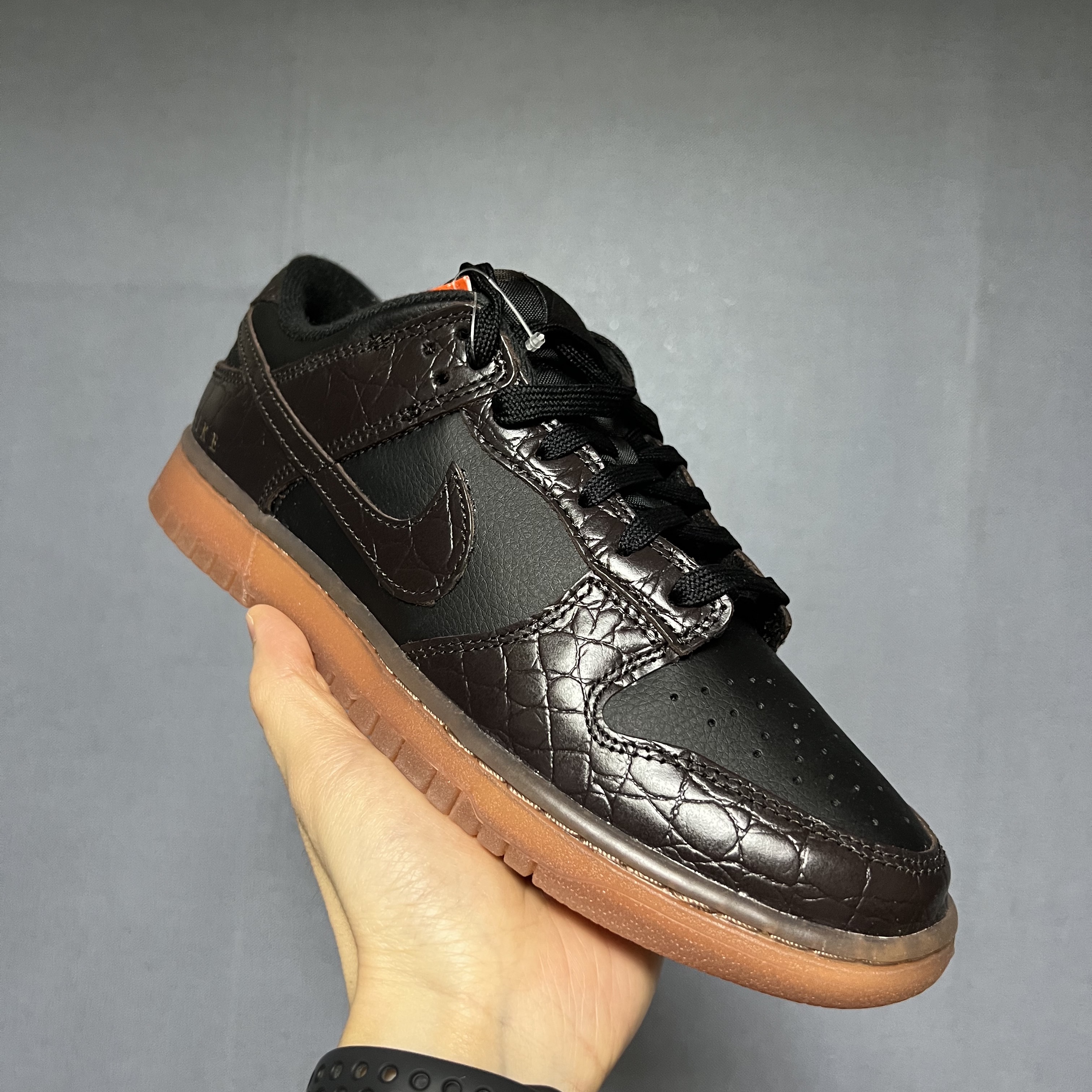 Nike Dunk Low SE Velvet Brown and Black 착용 스타일 - 1