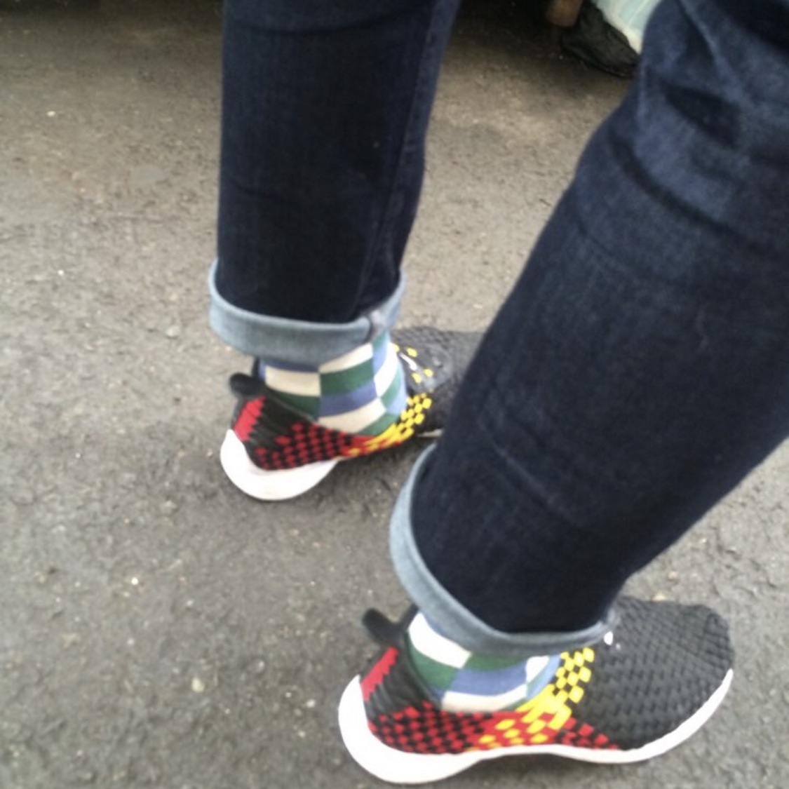 Nike Air Woven Black University Red 착용 스타일