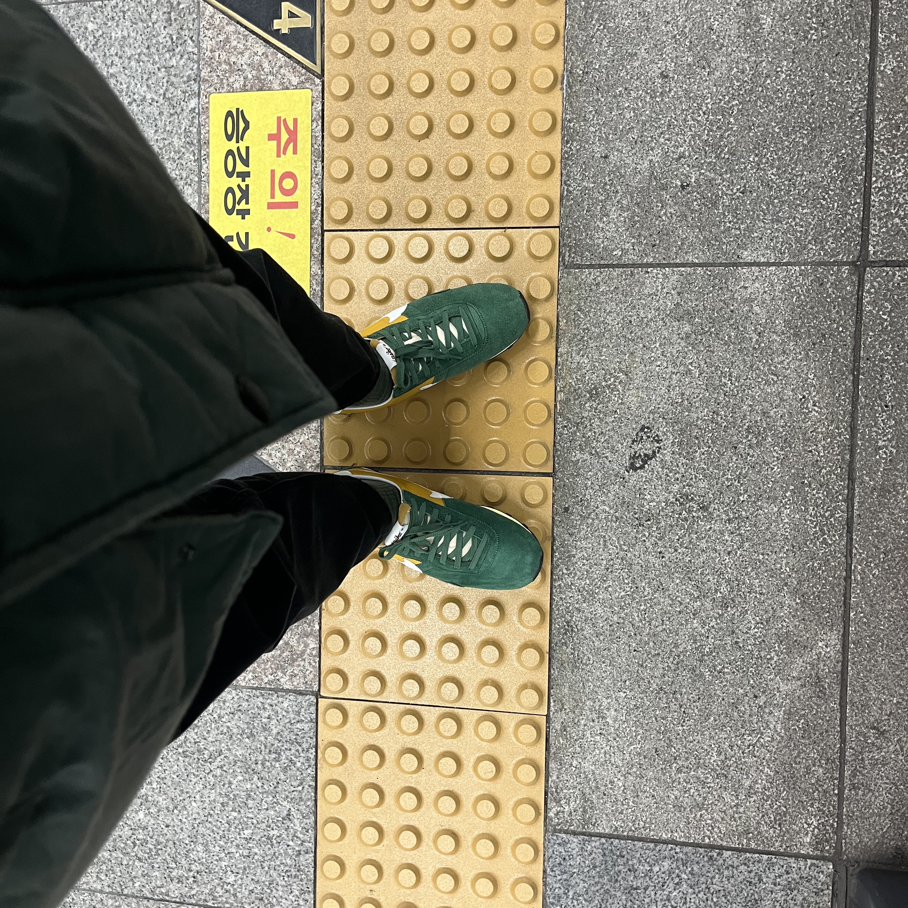 Nike Pre Montreal Racer Vintage Green Yellow 착용 스타일