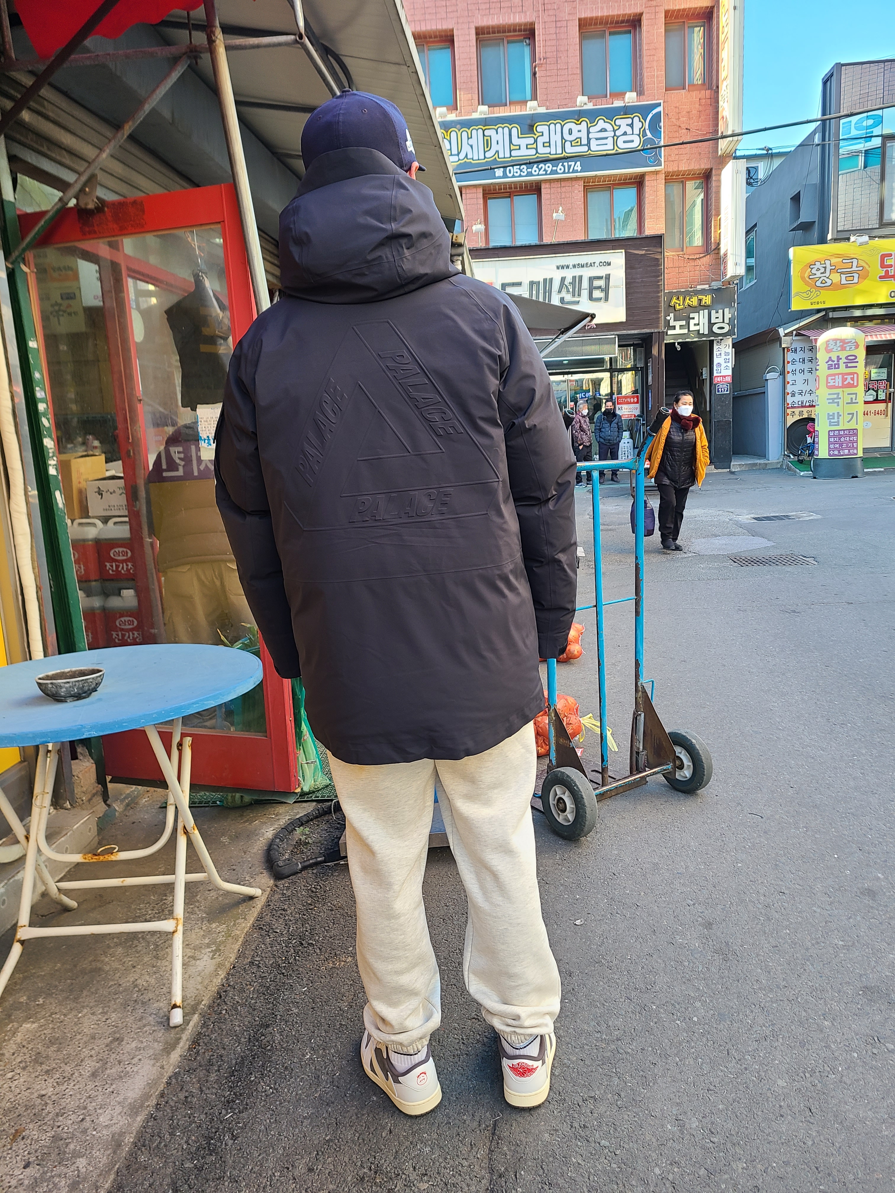 Palace Gore-Tex Arctic Cargo Parka Black - 21FW 착용 스타일 - 2