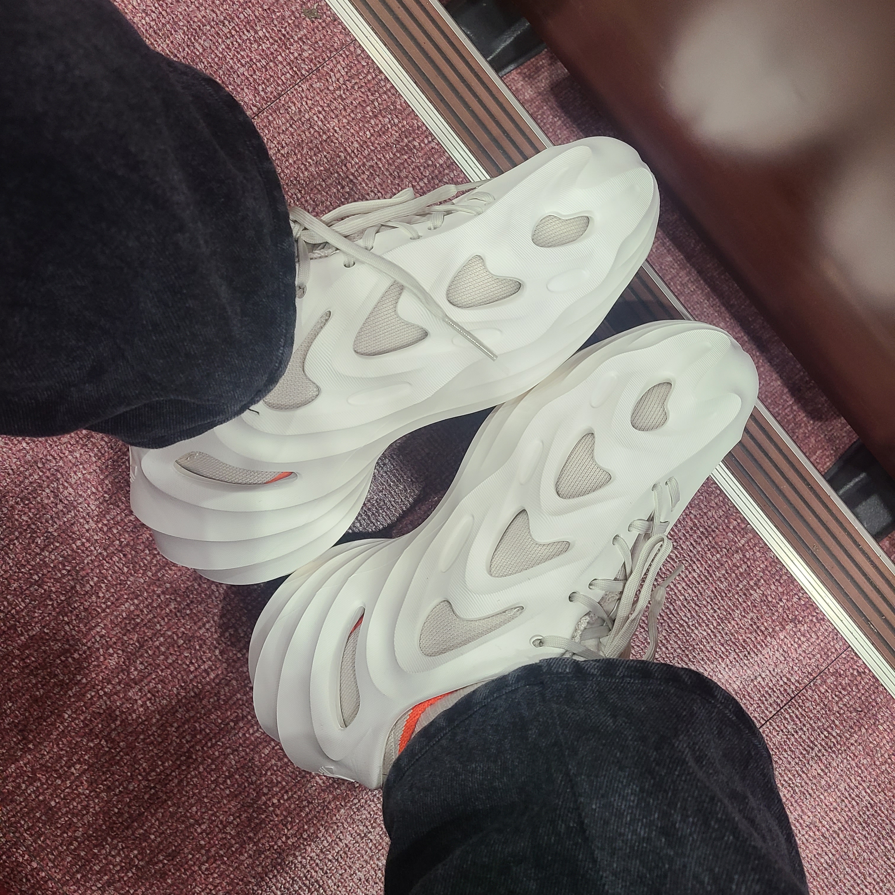 Adidas Adifom Q Off White 착용 스타일 - 1