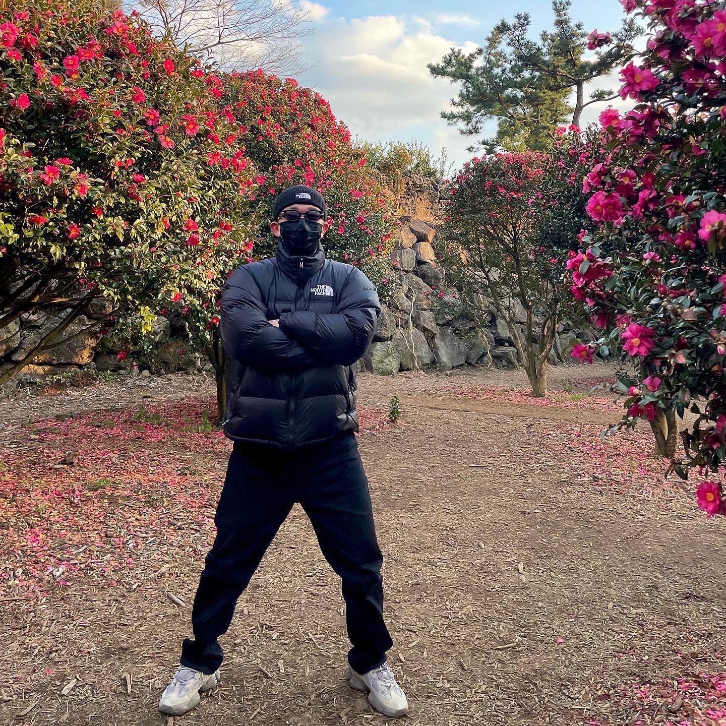 The North Face 1996 Retro Nuptse Jacket Black, Adidas Yeezy 500 Ash Grey 착용 스타일 - 4