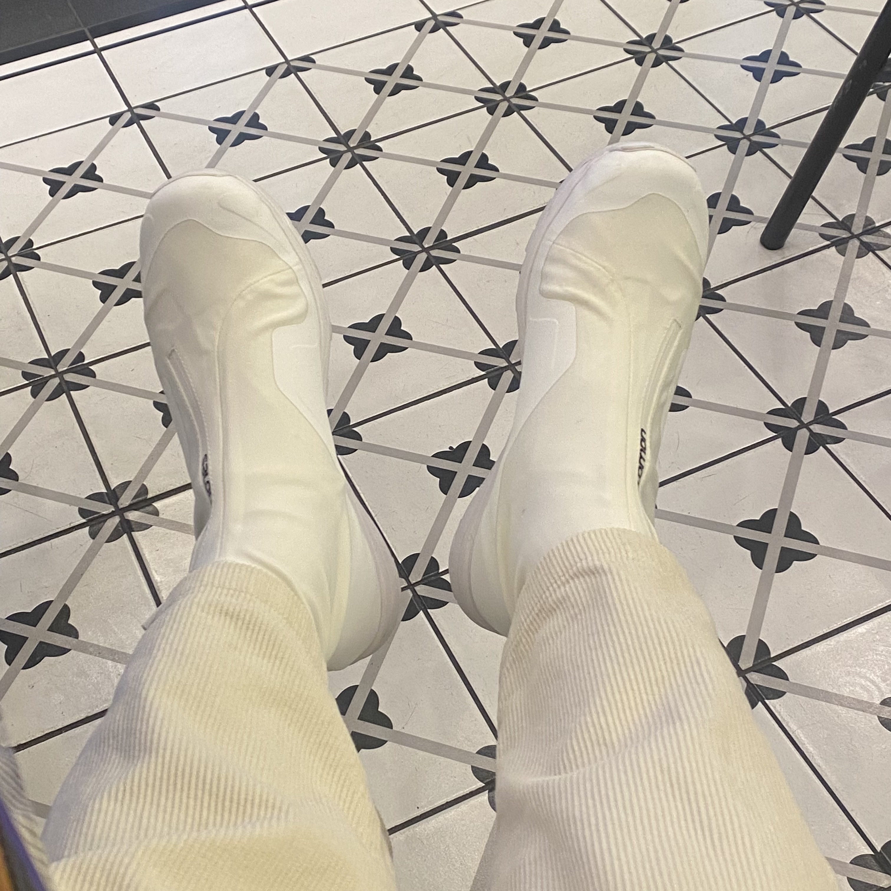Salomon x Comme des Garcons XA-Alpine 2 White 착용 스타일 - 2