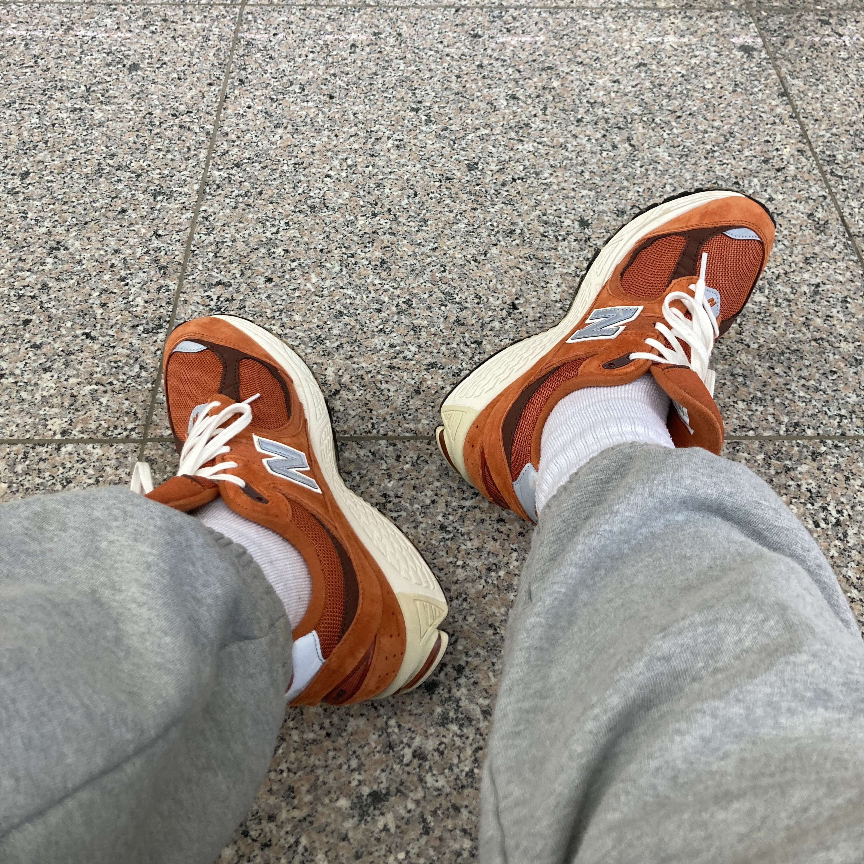 New Balance 2002R Rust Oxide 착용 스타일